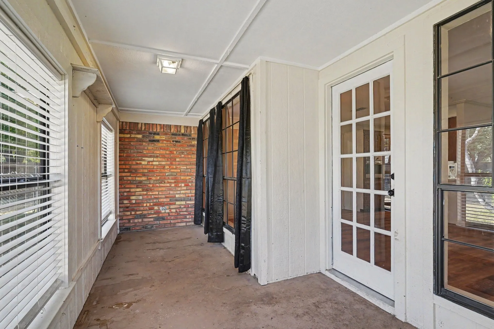 Single Family Residence For Sale in Johnson County , 1510 Surry Place Drive, Cleburne, Texas 76033, 3 Bedroom, 2 Bathroom, 2 Garage spaces, 1,742 Sqft, built in 1980, mls#21360142, Real Estate Agent in Cleburne, Homes For Sale in Johnson county, Homes For Sale in Cleburne, Realtor in Cleburne Texas, Real Estate Brokerage Independent Realty Texas, Luminita Cordes Realtor