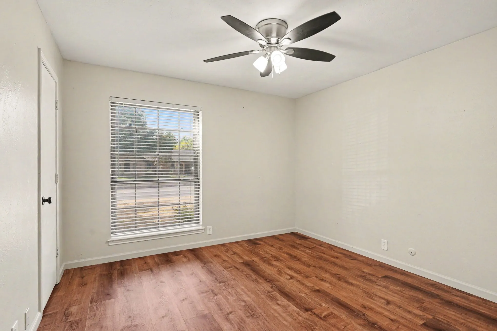 Single Family Residence For Sale in Johnson County , 1510 Surry Place Drive, Cleburne, Texas 76033, 3 Bedroom, 2 Bathroom, 2 Garage spaces, 1,742 Sqft, built in 1980, mls#21360142, Real Estate Agent in Cleburne, Homes For Sale in Johnson county, Homes For Sale in Cleburne, Realtor in Cleburne Texas, Real Estate Brokerage Independent Realty Texas, Luminita Cordes Realtor