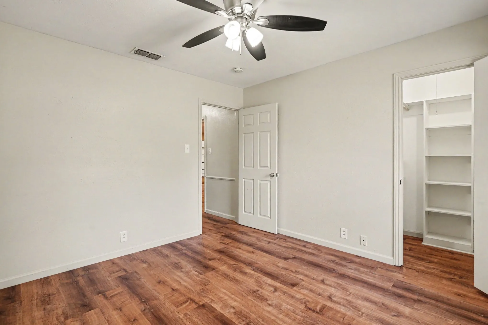 Single Family Residence For Sale in Johnson County , 1510 Surry Place Drive, Cleburne, Texas 76033, 3 Bedroom, 2 Bathroom, 2 Garage spaces, 1,742 Sqft, built in 1980, mls#21360142, Real Estate Agent in Cleburne, Homes For Sale in Johnson county, Homes For Sale in Cleburne, Realtor in Cleburne Texas, Real Estate Brokerage Independent Realty Texas, Luminita Cordes Realtor