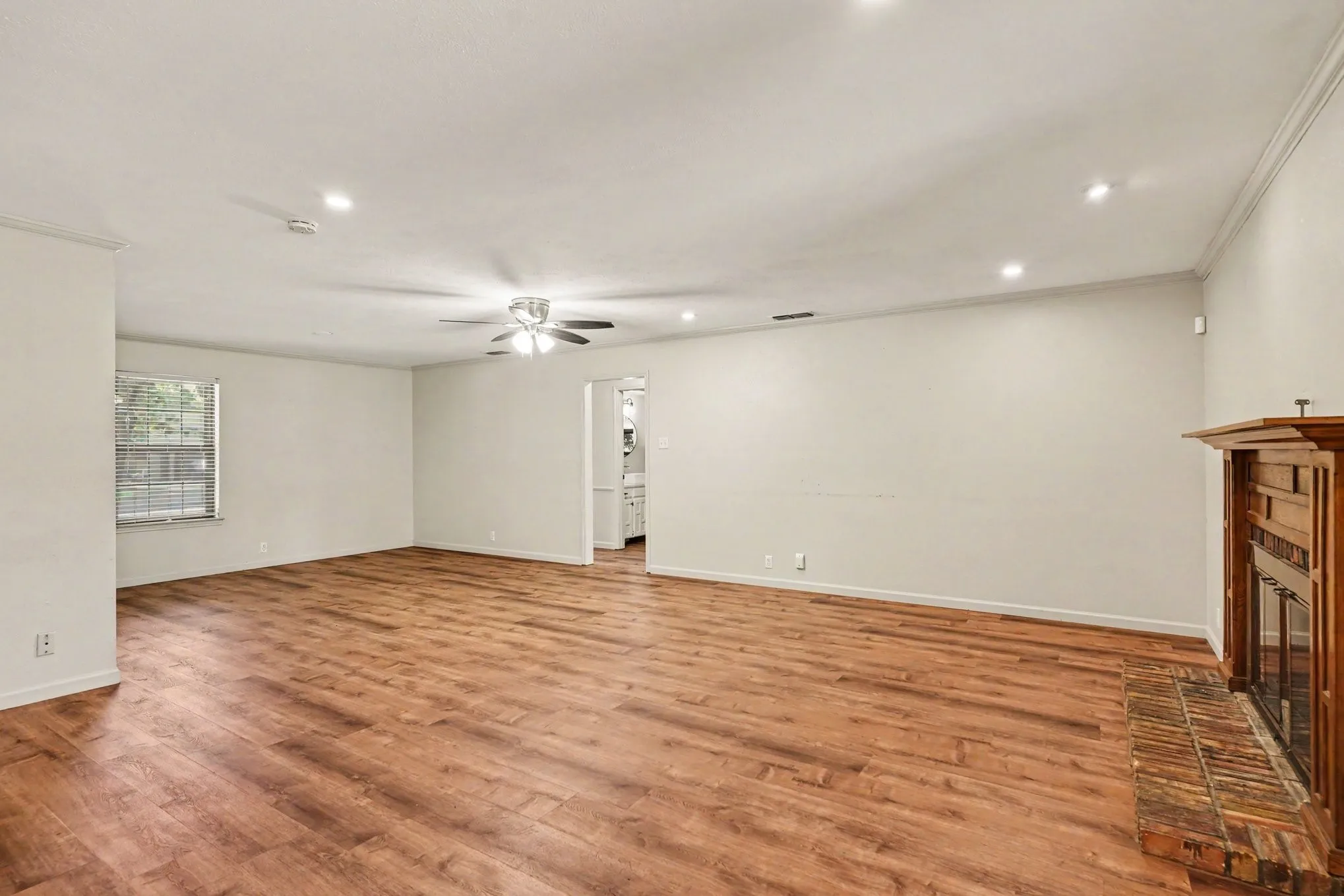 Single Family Residence For Sale in Johnson County , 1510 Surry Place Drive, Cleburne, Texas 76033, 3 Bedroom, 2 Bathroom, 2 Garage spaces, 1,742 Sqft, built in 1980, mls#21360142, Real Estate Agent in Cleburne, Homes For Sale in Johnson county, Homes For Sale in Cleburne, Realtor in Cleburne Texas, Real Estate Brokerage Independent Realty Texas, Luminita Cordes Realtor