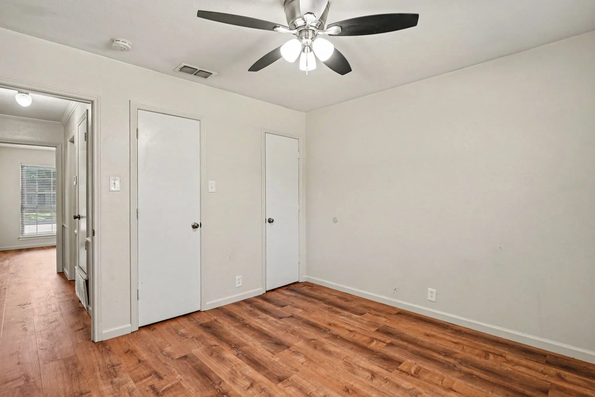 Single Family Residence For Sale in Johnson County , 1510 Surry Place Drive, Cleburne, Texas 76033, 3 Bedroom, 2 Bathroom, 2 Garage spaces, 1,742 Sqft, built in 1980, mls#21360142, Real Estate Agent in Cleburne, Homes For Sale in Johnson county, Homes For Sale in Cleburne, Realtor in Cleburne Texas, Real Estate Brokerage Independent Realty Texas, Luminita Cordes Realtor
