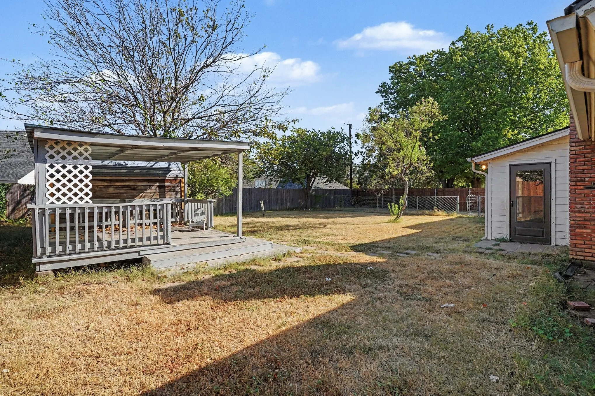 Single Family Residence For Sale in Johnson County , 1510 Surry Place Drive, Cleburne, Texas 76033, 3 Bedroom, 2 Bathroom, 2 Garage spaces, 1,742 Sqft, built in 1980, mls#21360142, Real Estate Agent in Cleburne, Homes For Sale in Johnson county, Homes For Sale in Cleburne, Realtor in Cleburne Texas, Real Estate Brokerage Independent Realty Texas, Luminita Cordes Realtor
