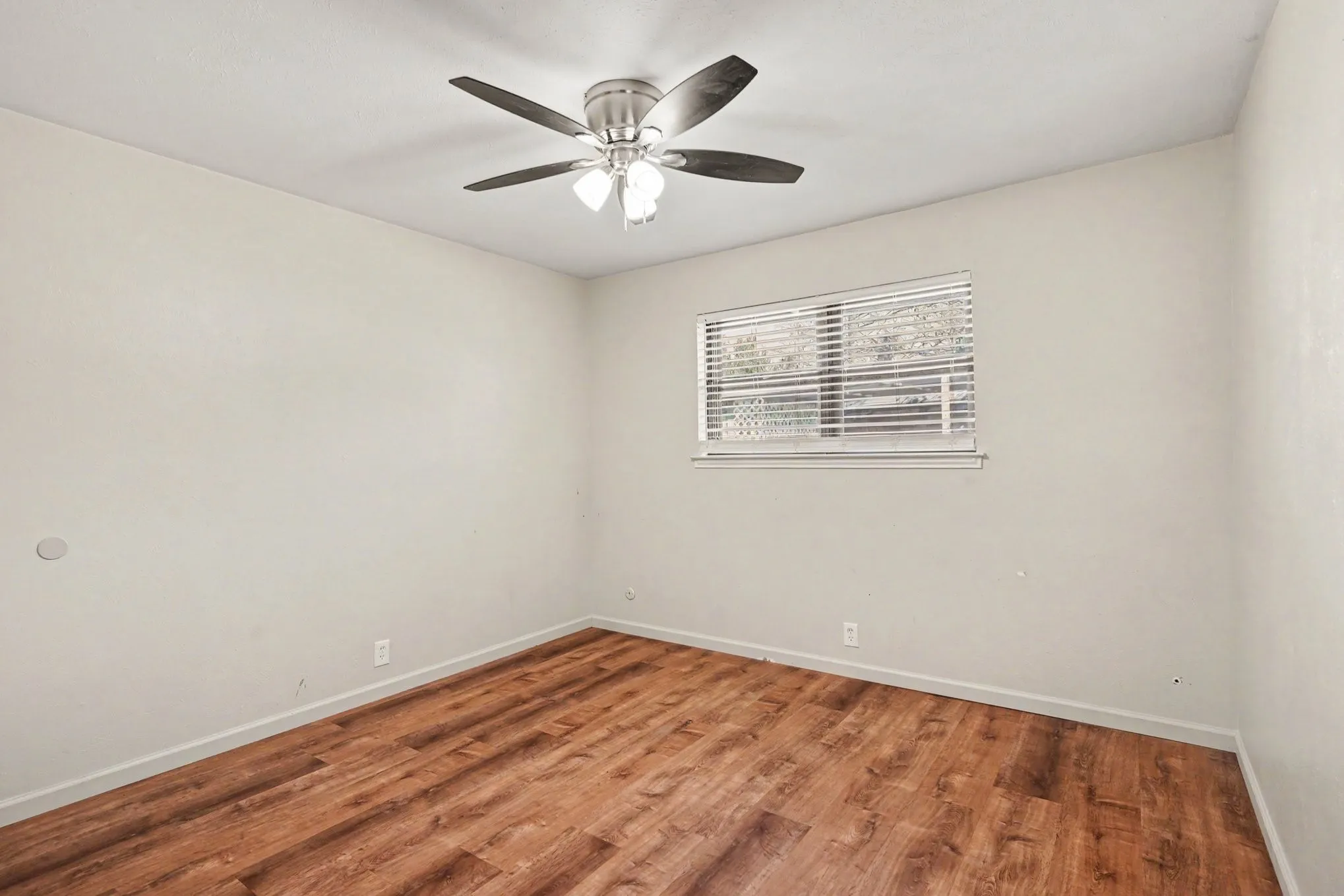 Single Family Residence For Sale in Johnson County , 1510 Surry Place Drive, Cleburne, Texas 76033, 3 Bedroom, 2 Bathroom, 2 Garage spaces, 1,742 Sqft, built in 1980, mls#21360142, Real Estate Agent in Cleburne, Homes For Sale in Johnson county, Homes For Sale in Cleburne, Realtor in Cleburne Texas, Real Estate Brokerage Independent Realty Texas, Luminita Cordes Realtor