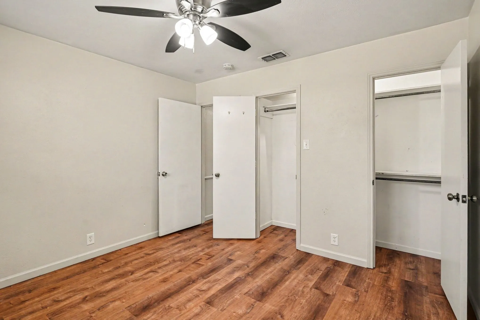 Single Family Residence For Sale in Johnson County , 1510 Surry Place Drive, Cleburne, Texas 76033, 3 Bedroom, 2 Bathroom, 2 Garage spaces, 1,742 Sqft, built in 1980, mls#21360142, Real Estate Agent in Cleburne, Homes For Sale in Johnson county, Homes For Sale in Cleburne, Realtor in Cleburne Texas, Real Estate Brokerage Independent Realty Texas, Luminita Cordes Realtor