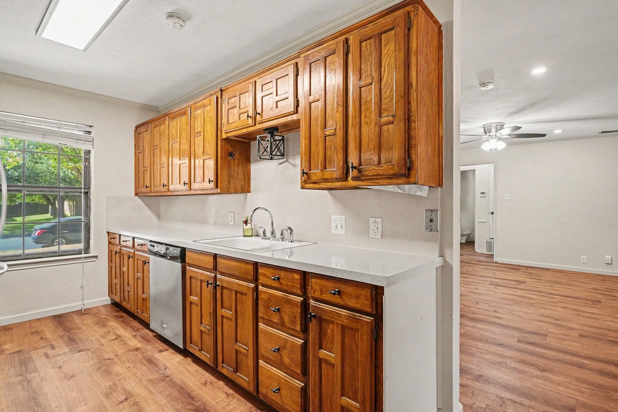 Single Family Residence For Sale in Johnson County , 1510 Surry Place Drive, Cleburne, Texas 76033, 3 Bedroom, 2 Bathroom, 2 Garage spaces, 1,742 Sqft, built in 1980, mls#21360142, Real Estate Agent in Cleburne, Homes For Sale in Johnson county, Homes For Sale in Cleburne, Realtor in Cleburne Texas, Real Estate Brokerage Independent Realty Texas, Luminita Cordes Realtor