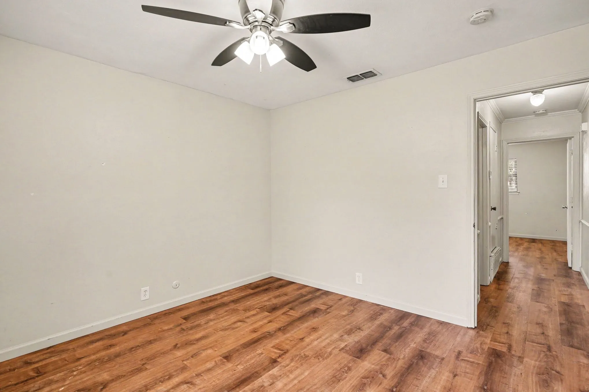 Single Family Residence For Sale in Johnson County , 1510 Surry Place Drive, Cleburne, Texas 76033, 3 Bedroom, 2 Bathroom, 2 Garage spaces, 1,742 Sqft, built in 1980, mls#21360142, Real Estate Agent in Cleburne, Homes For Sale in Johnson county, Homes For Sale in Cleburne, Realtor in Cleburne Texas, Real Estate Brokerage Independent Realty Texas, Luminita Cordes Realtor