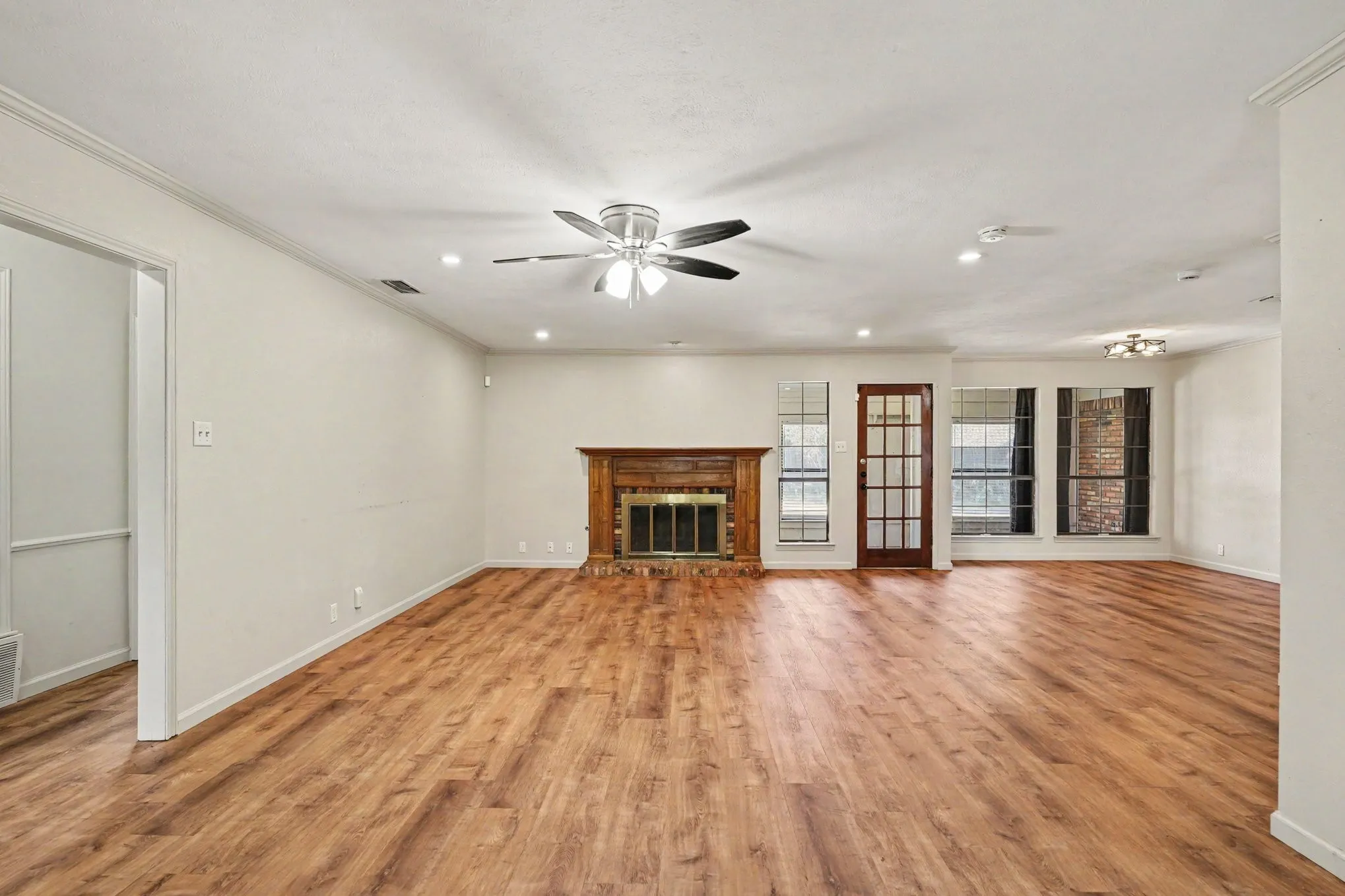 Single Family Residence For Sale in Johnson County , 1510 Surry Place Drive, Cleburne, Texas 76033, 3 Bedroom, 2 Bathroom, 2 Garage spaces, 1,742 Sqft, built in 1980, mls#21360142, Real Estate Agent in Cleburne, Homes For Sale in Johnson county, Homes For Sale in Cleburne, Realtor in Cleburne Texas, Real Estate Brokerage Independent Realty Texas, Luminita Cordes Realtor