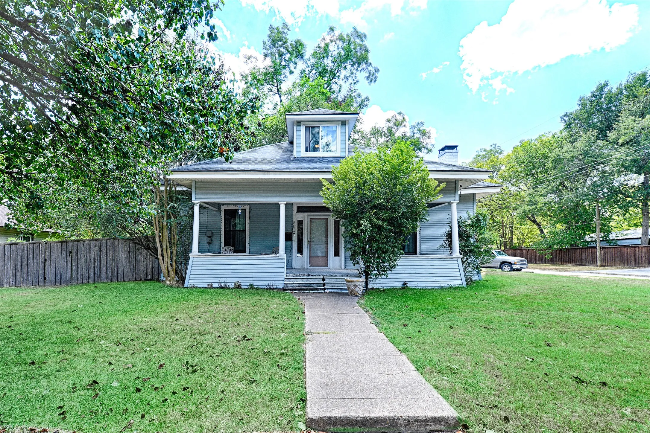 Single Family Residence For Sale in Kaufman County , 603 Johnson Street, Terrell, Texas 75160, 3 Bedroom, 2 Bathroom, Garage spaces, 1,842 Sqft, built in 1890, mls#21349757, Real Estate Agent in Terrell, Homes For Sale in Kaufman county, Homes For Sale in Terrell, Realtor in Terrell Texas, Real Estate Brokerage Independent Realty Texas, Luminita Cordes Realtor