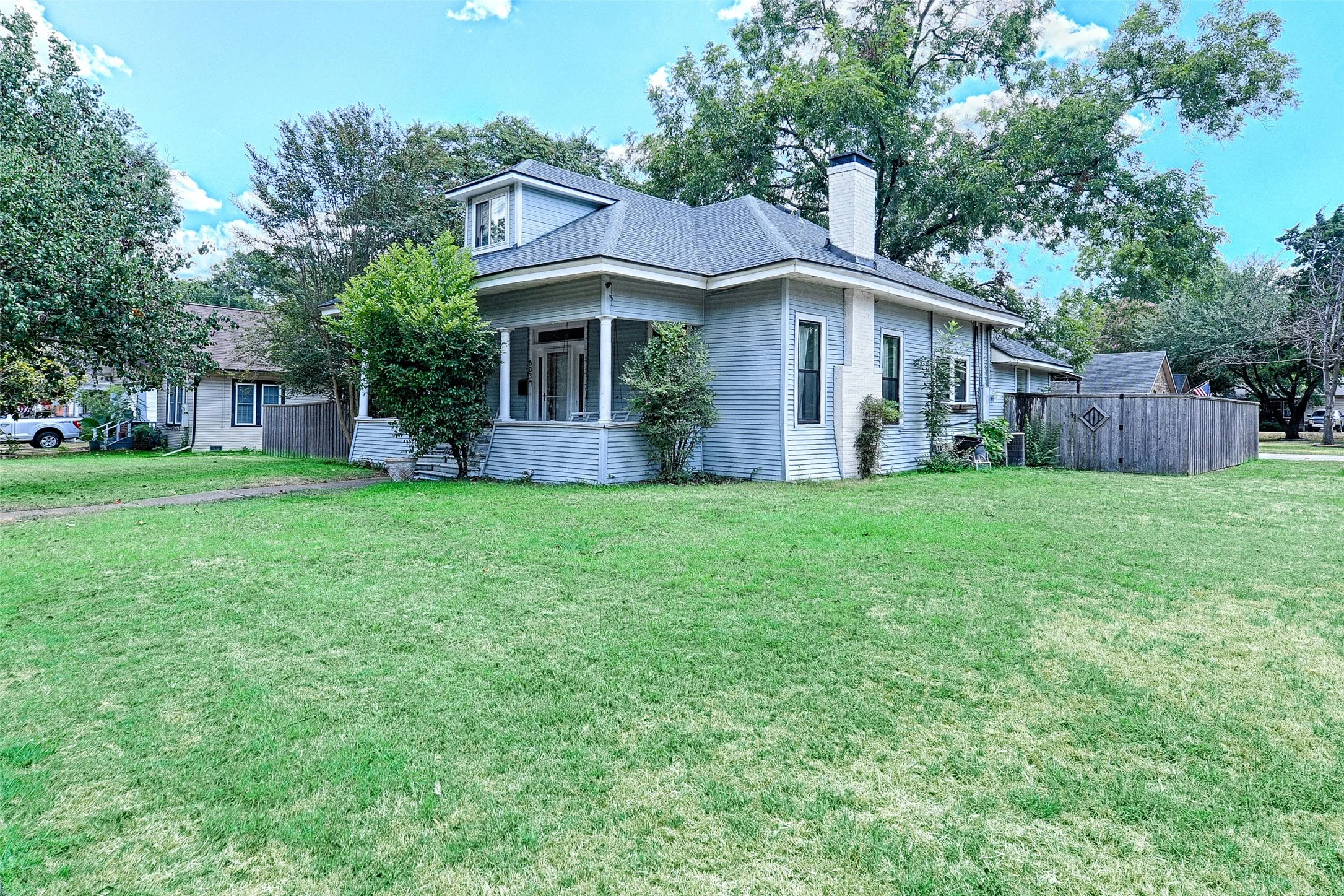 Single Family Residence For Sale in Kaufman County , 603 Johnson Street, Terrell, Texas 75160, 3 Bedroom, 2 Bathroom, Garage spaces, 1,842 Sqft, built in 1890, mls#21349757, Real Estate Agent in Terrell, Homes For Sale in Kaufman county, Homes For Sale in Terrell, Realtor in Terrell Texas, Real Estate Brokerage Independent Realty Texas, Luminita Cordes Realtor