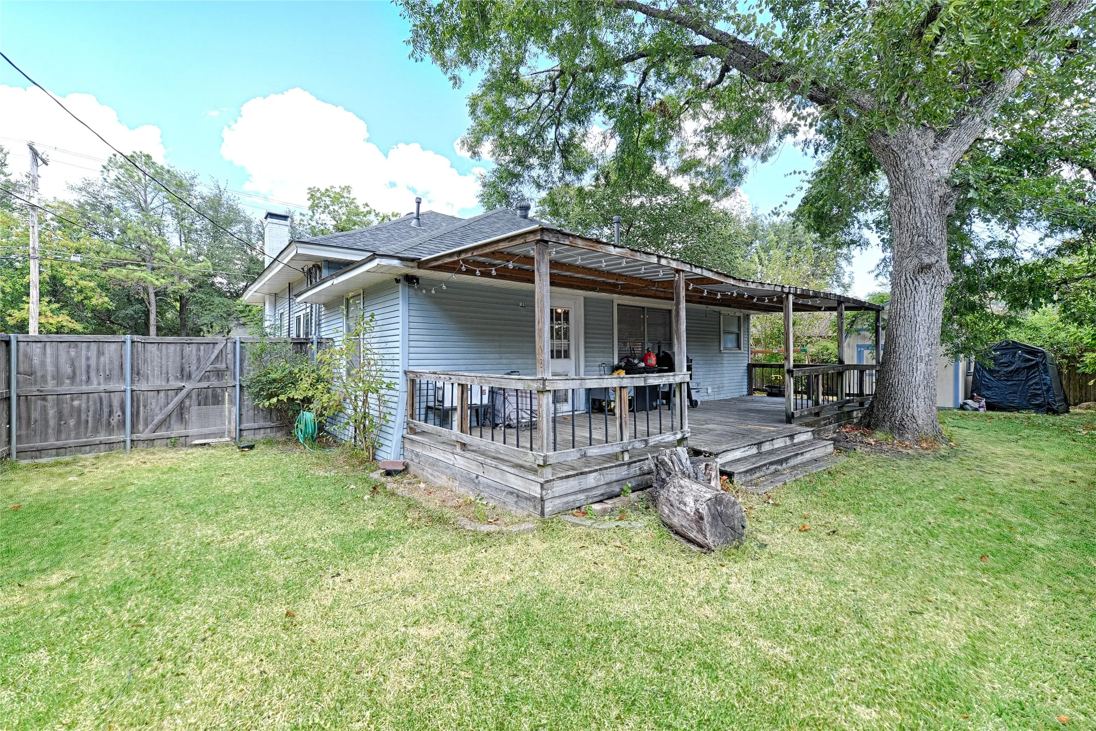 Single Family Residence For Sale in Kaufman County , 603 Johnson Street, Terrell, Texas 75160, 3 Bedroom, 2 Bathroom, Garage spaces, 1,842 Sqft, built in 1890, mls#21349757, Real Estate Agent in Terrell, Homes For Sale in Kaufman county, Homes For Sale in Terrell, Realtor in Terrell Texas, Real Estate Brokerage Independent Realty Texas, Luminita Cordes Realtor