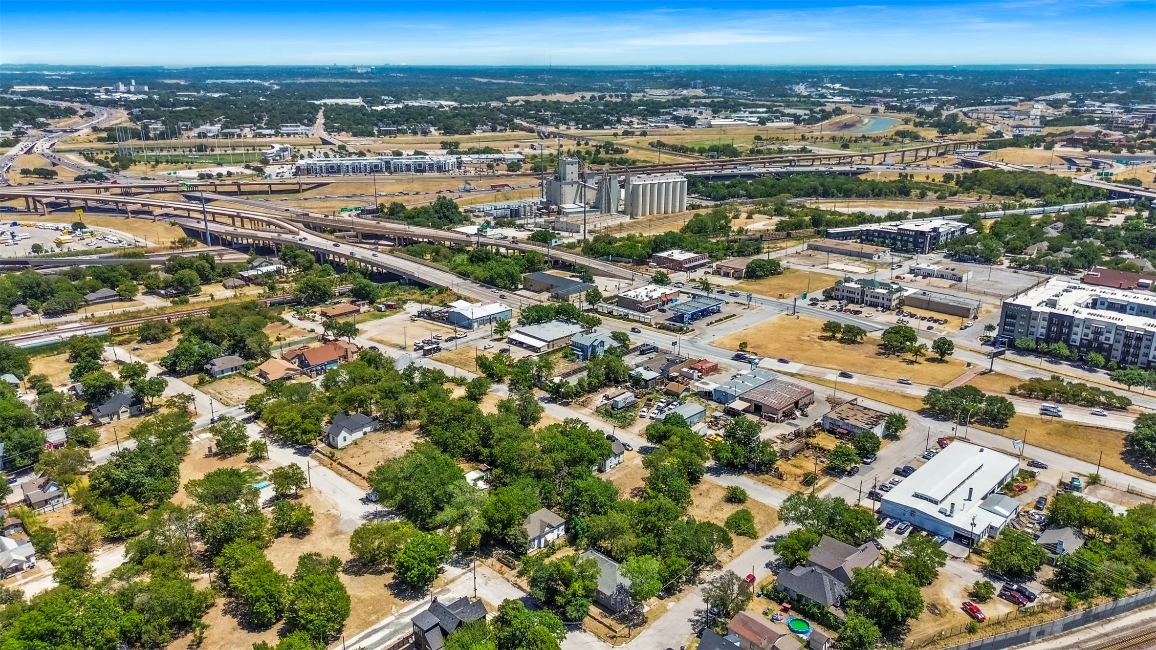 Single Family Residence For Sale in Tarrant County , 314 N Harding Street, Fort Worth, Texas 76102, 2 Bedroom, 2 Bathroom, Garage spaces, 1,617 Sqft, built in 1920, Price $390,000, mls#21361645, Real Estate Agent in Fort Worth, Homes For Sale in Tarrant county, Homes For Sale in Fort Worth, Realtor in Fort Worth Texas, Real Estate Brokerage Independent Realty Texas, Luminita Cordes Realtor