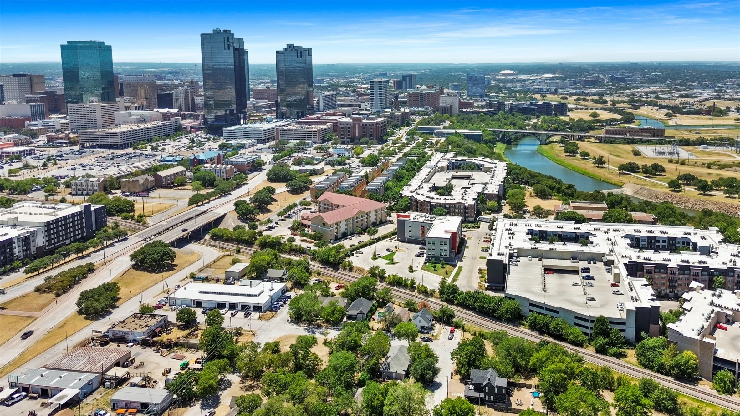 Single Family Residence For Sale in Tarrant County , 314 N Harding Street, Fort Worth, Texas 76102, 2 Bedroom, 2 Bathroom, Garage spaces, 1,617 Sqft, built in 1920, Price $390,000, mls#21361645, Real Estate Agent in Fort Worth, Homes For Sale in Tarrant county, Homes For Sale in Fort Worth, Realtor in Fort Worth Texas, Real Estate Brokerage Independent Realty Texas, Luminita Cordes Realtor