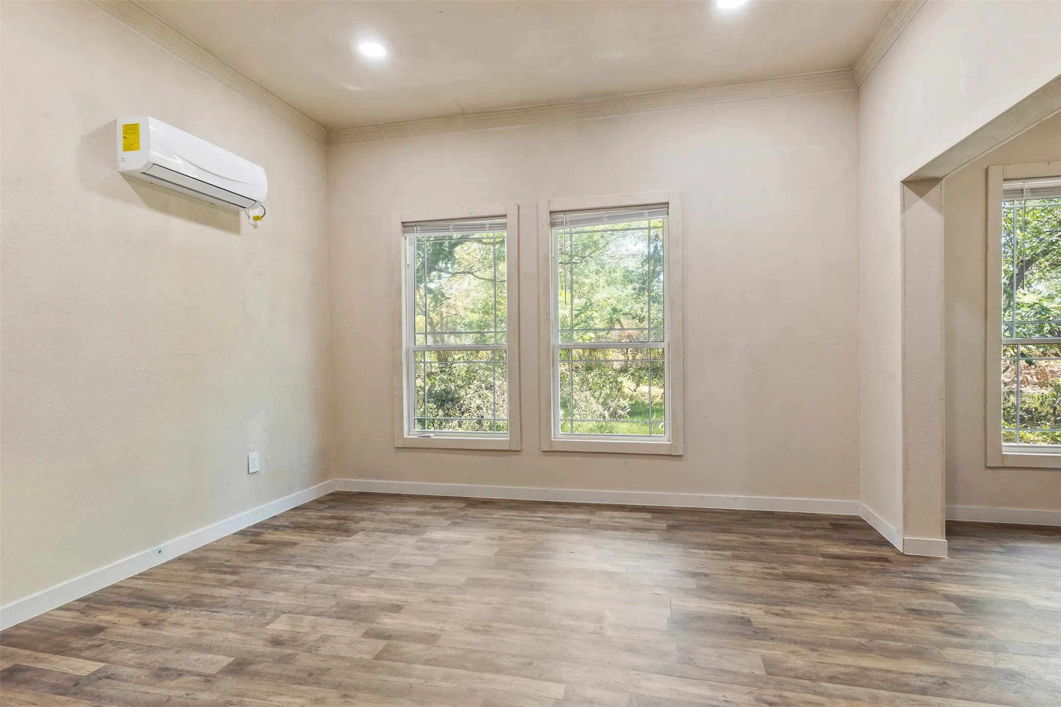 Single Family Residence For Sale in Tarrant County , 314 N Harding Street, Fort Worth, Texas 76102, 2 Bedroom, 2 Bathroom, Garage spaces, 1,617 Sqft, built in 1920, Price $390,000, mls#21361645, Real Estate Agent in Fort Worth, Homes For Sale in Tarrant county, Homes For Sale in Fort Worth, Realtor in Fort Worth Texas, Real Estate Brokerage Independent Realty Texas, Luminita Cordes Realtor