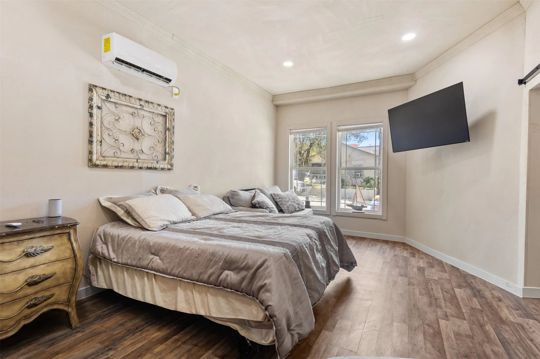 Single Family Residence For Sale in Tarrant County , 314 N Harding Street, Fort Worth, Texas 76102, 2 Bedroom, 2 Bathroom, Garage spaces, 1,617 Sqft, built in 1920, Price $390,000, mls#21361645, Real Estate Agent in Fort Worth, Homes For Sale in Tarrant county, Homes For Sale in Fort Worth, Realtor in Fort Worth Texas, Real Estate Brokerage Independent Realty Texas, Luminita Cordes Realtor