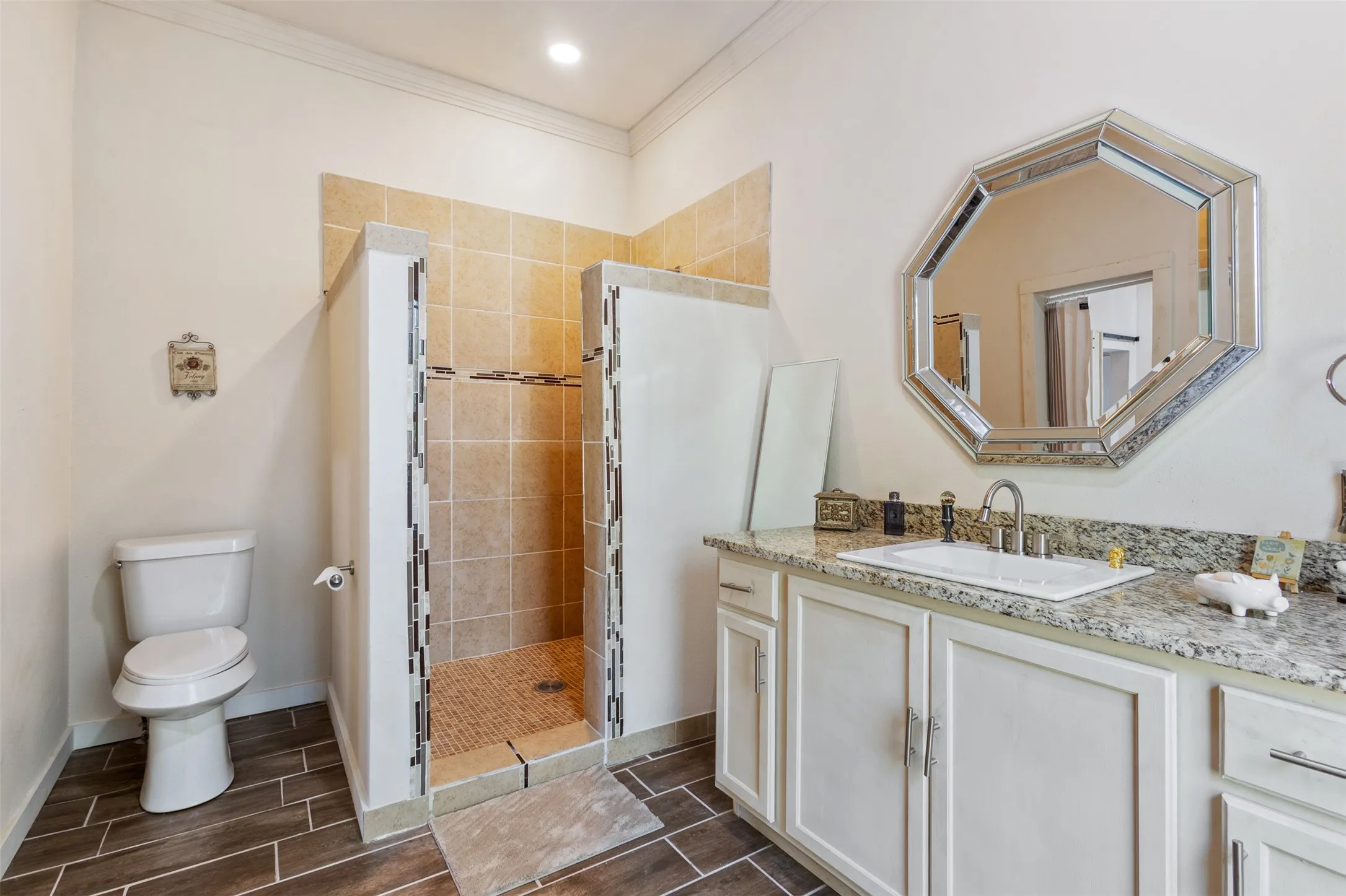 Single Family Residence For Sale in Tarrant County , 314 N Harding Street, Fort Worth, Texas 76102, 2 Bedroom, 2 Bathroom, Garage spaces, 1,617 Sqft, built in 1920, Price $390,000, mls#21361645, Real Estate Agent in Fort Worth, Homes For Sale in Tarrant county, Homes For Sale in Fort Worth, Realtor in Fort Worth Texas, Real Estate Brokerage Independent Realty Texas, Luminita Cordes Realtor