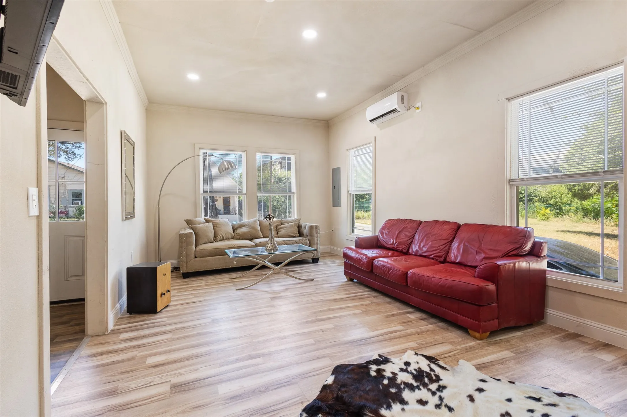 Single Family Residence For Sale in Tarrant County , 314 N Harding Street, Fort Worth, Texas 76102, 2 Bedroom, 2 Bathroom, Garage spaces, 1,617 Sqft, built in 1920, Price $390,000, mls#21361645, Real Estate Agent in Fort Worth, Homes For Sale in Tarrant county, Homes For Sale in Fort Worth, Realtor in Fort Worth Texas, Real Estate Brokerage Independent Realty Texas, Luminita Cordes Realtor