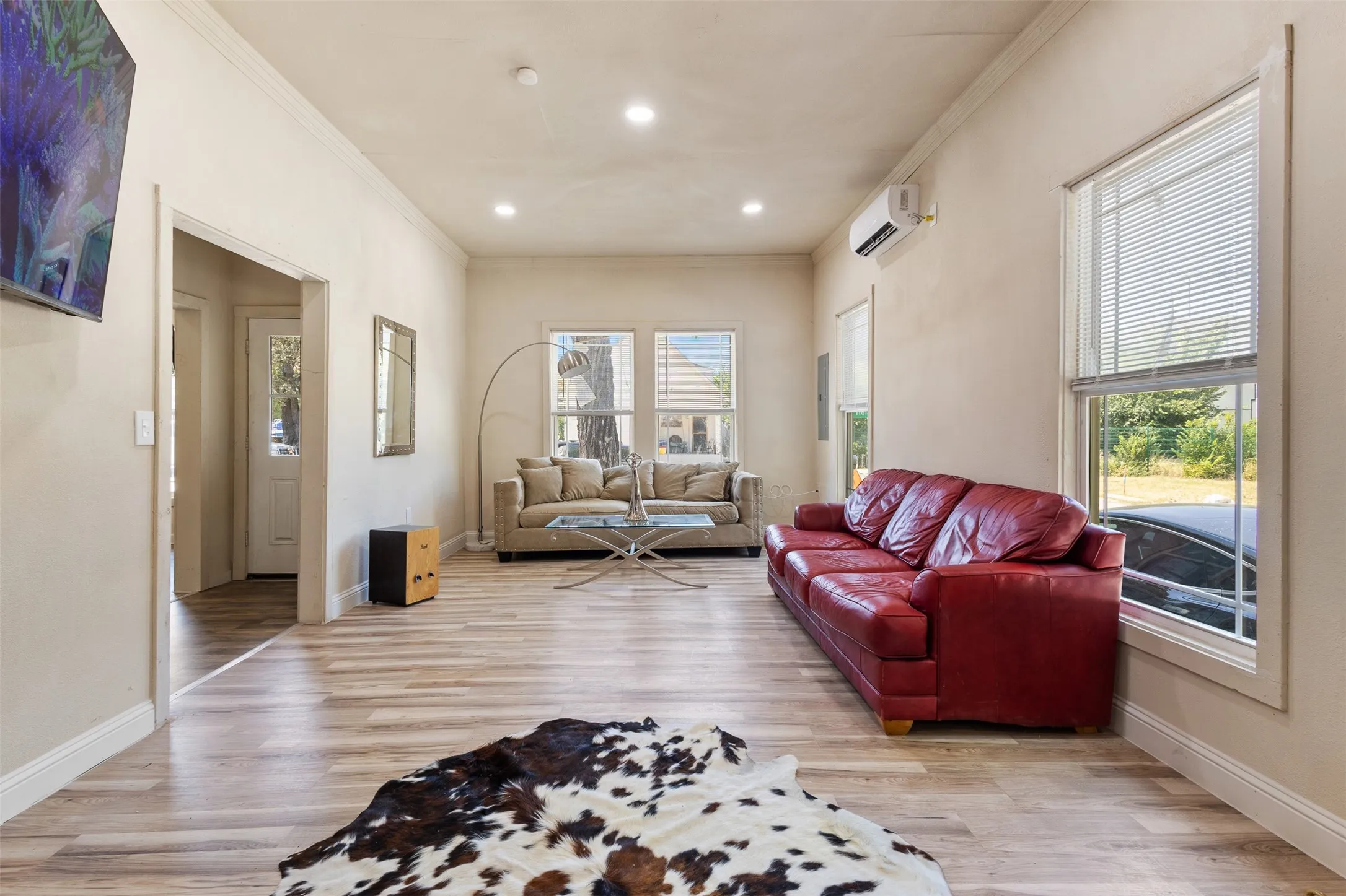 Single Family Residence For Sale in Tarrant County , 314 N Harding Street, Fort Worth, Texas 76102, 2 Bedroom, 2 Bathroom, Garage spaces, 1,617 Sqft, built in 1920, Price $390,000, mls#21361645, Real Estate Agent in Fort Worth, Homes For Sale in Tarrant county, Homes For Sale in Fort Worth, Realtor in Fort Worth Texas, Real Estate Brokerage Independent Realty Texas, Luminita Cordes Realtor