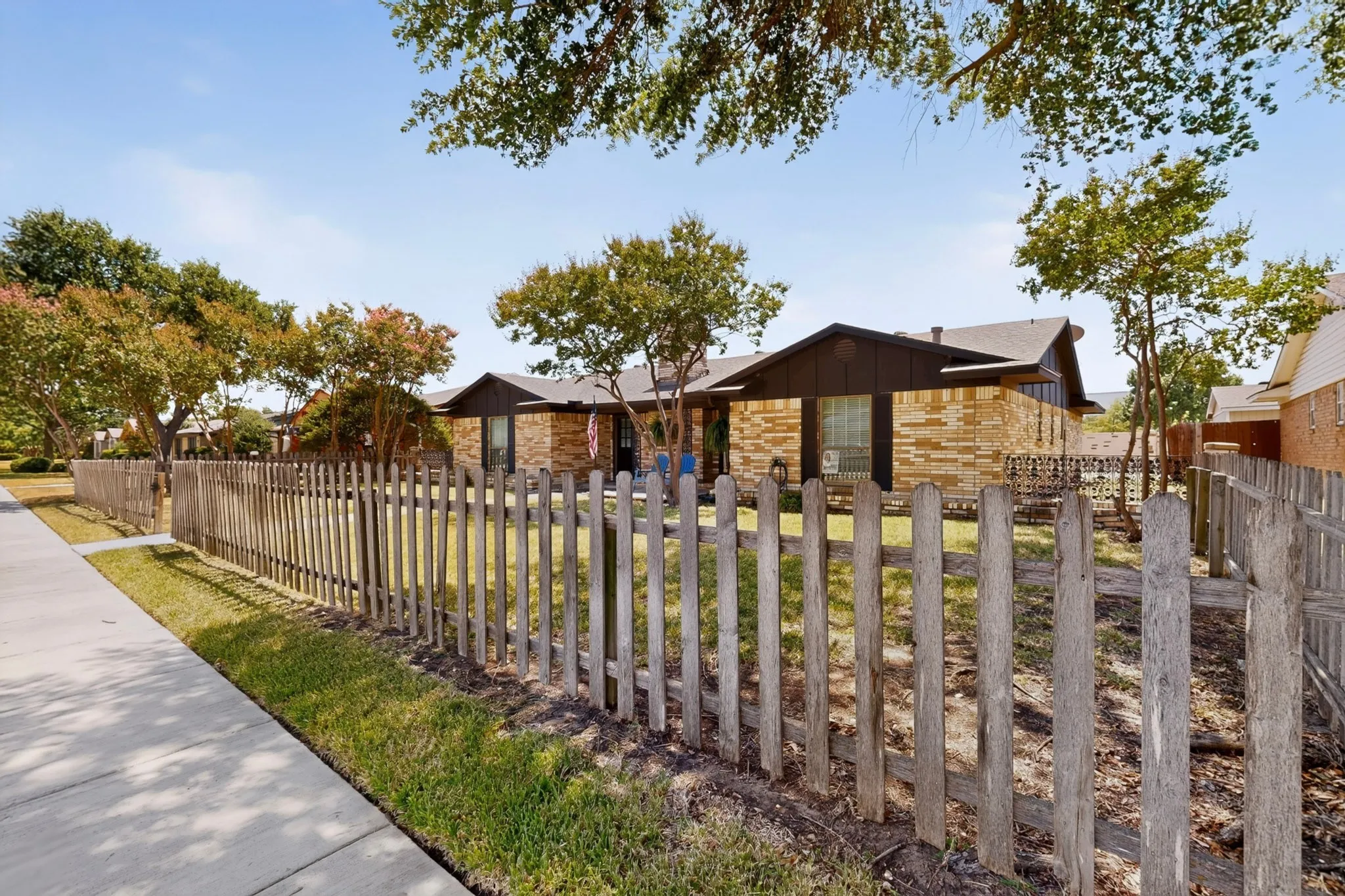 Single Family Residence For Sale in Dallas County , 2412 Monticello Drive, Mesquite, Texas 75149, 3 Bedroom, 3 Bathroom, 2 Garage spaces, 1,841 Sqft, built in 1973, mls#21361612, Real Estate Agent in Mesquite, Homes For Sale in Dallas county, Homes For Sale in Mesquite, Realtor in Mesquite Texas, Real Estate Brokerage Independent Realty Texas, Luminita Cordes Realtor