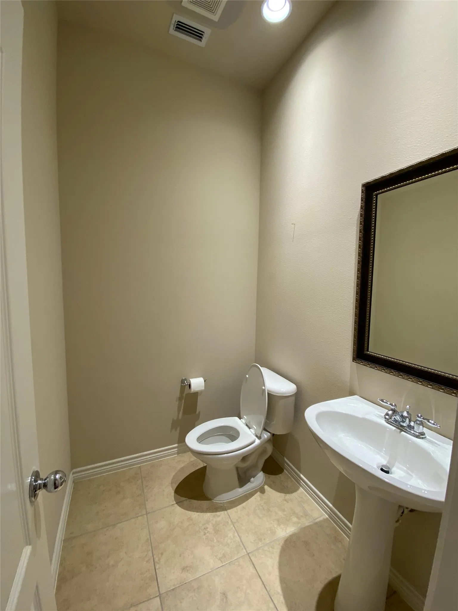 Condominium For Rent in Dallas County , 15831 Breedlove Place 118, Addison, Texas 75001, 2 Bedroom, 3 Bathroom, 2 Garage spaces, 2,028 Sqft, built in 2007, mls#21361683, Real Estate Agent in Addison, Homes For Rent in Dallas county, Homes For Rent in Addison, Realtor in Addison Texas, Real Estate Brokerage Independent Realty Texas, Luminita Cordes Realtor