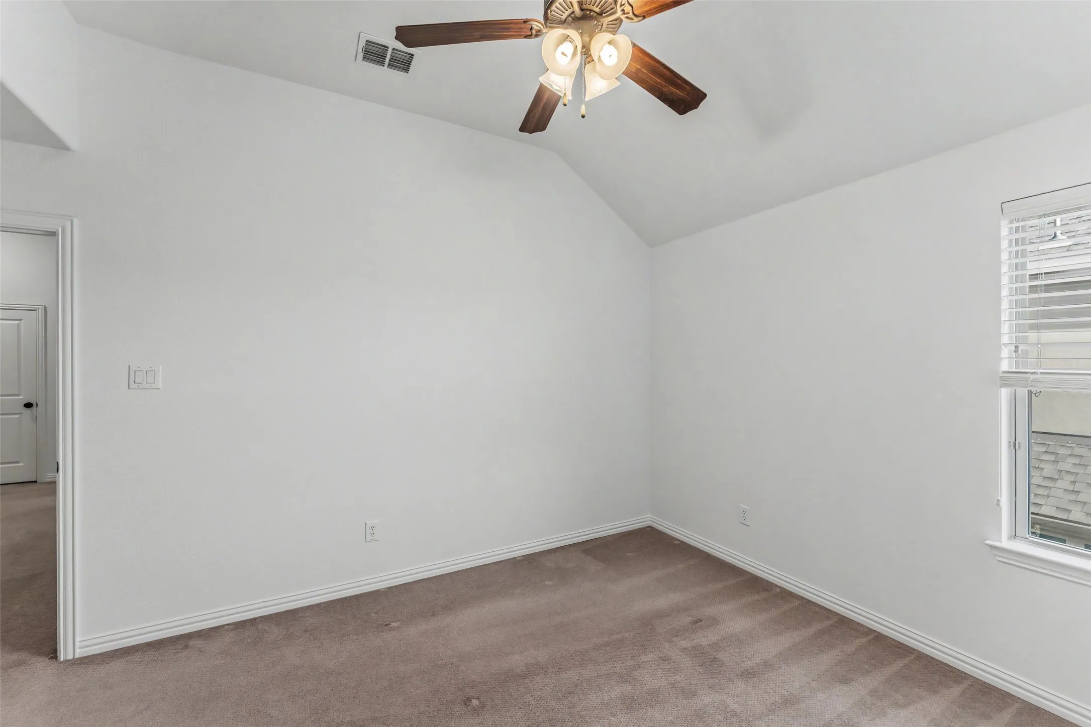 Secondary upstairs bedroom