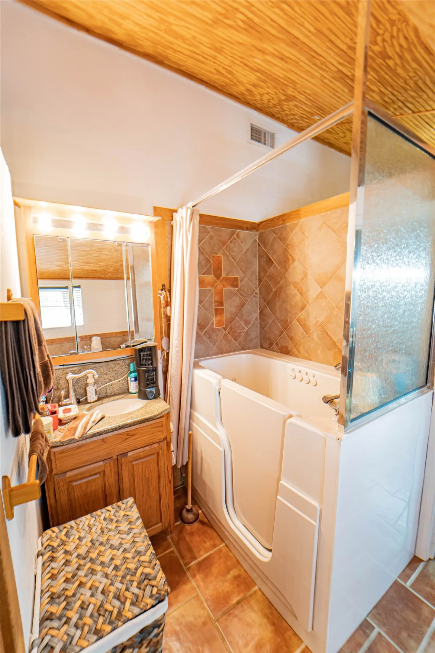 Single Family Residence For Sale in Stephens County , 356 County Road 221, Breckenridge, Texas 76424, 4 Bedroom, 2 Bathroom, 4 Garage spaces, 1,750 Sqft, built in 1968, mls#21360029, Real Estate Agent in Breckenridge, Homes For Sale in Stephens county, Homes For Sale in Breckenridge, Realtor in Breckenridge Texas, Real Estate Brokerage Independent Realty Texas, Luminita Cordes Realtor