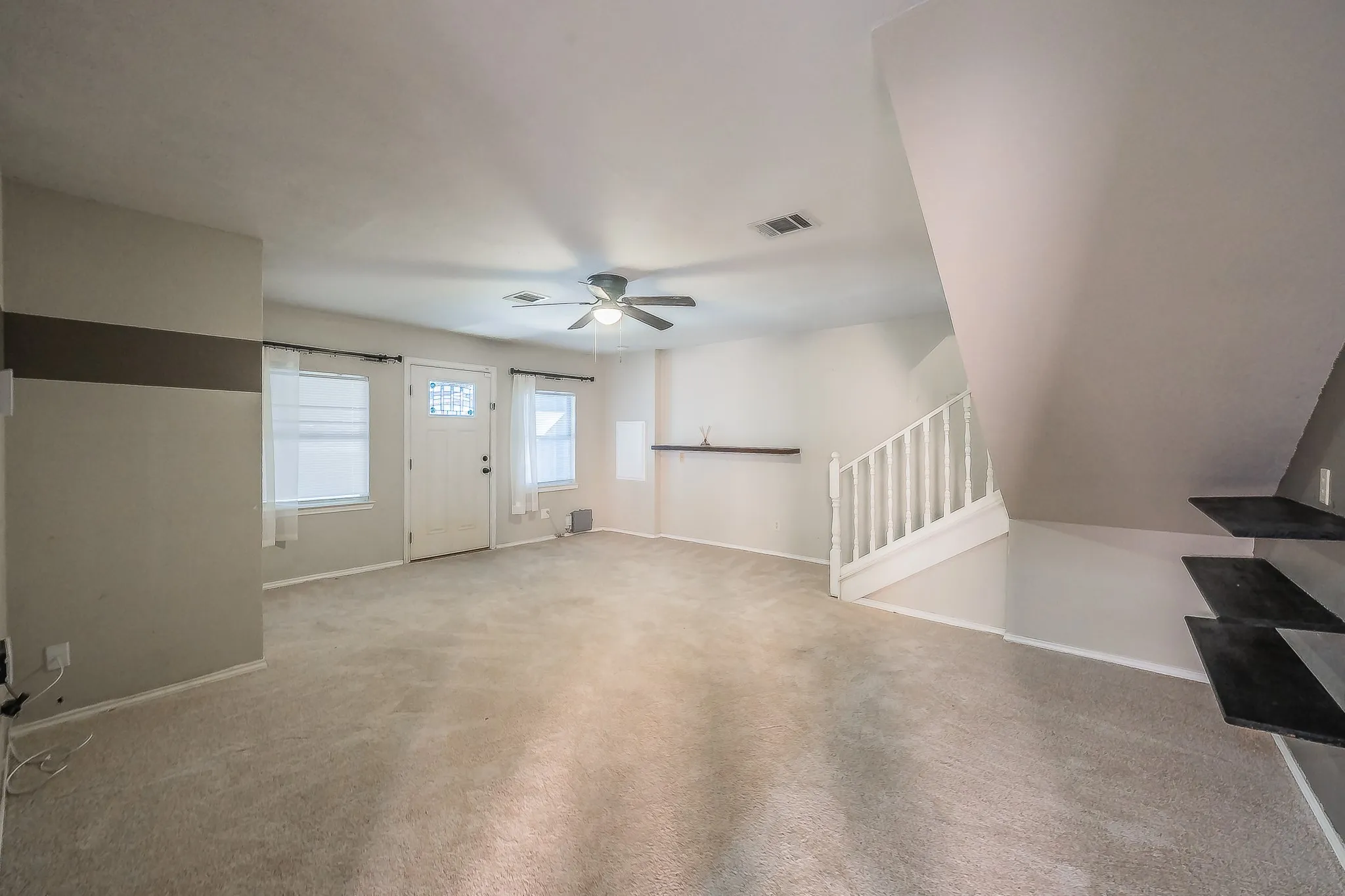 Single Family Residence For Sale in Denton County , 1322 Overlook Drive, Lewisville, Texas 75067, 3 Bedroom, 2 Bathroom, Garage spaces, 1,943 Sqft, built in 1987, mls#21360273, Real Estate Agent in Lewisville, Homes For Sale in Denton county, Homes For Sale in Lewisville, Realtor in Lewisville Texas, Real Estate Brokerage Independent Realty Texas, Luminita Cordes Realtor