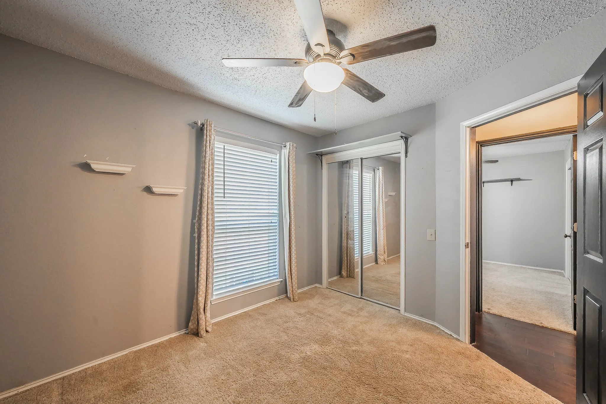 Single Family Residence For Sale in Denton County , 1322 Overlook Drive, Lewisville, Texas 75067, 3 Bedroom, 2 Bathroom, Garage spaces, 1,943 Sqft, built in 1987, mls#21360273, Real Estate Agent in Lewisville, Homes For Sale in Denton county, Homes For Sale in Lewisville, Realtor in Lewisville Texas, Real Estate Brokerage Independent Realty Texas, Luminita Cordes Realtor