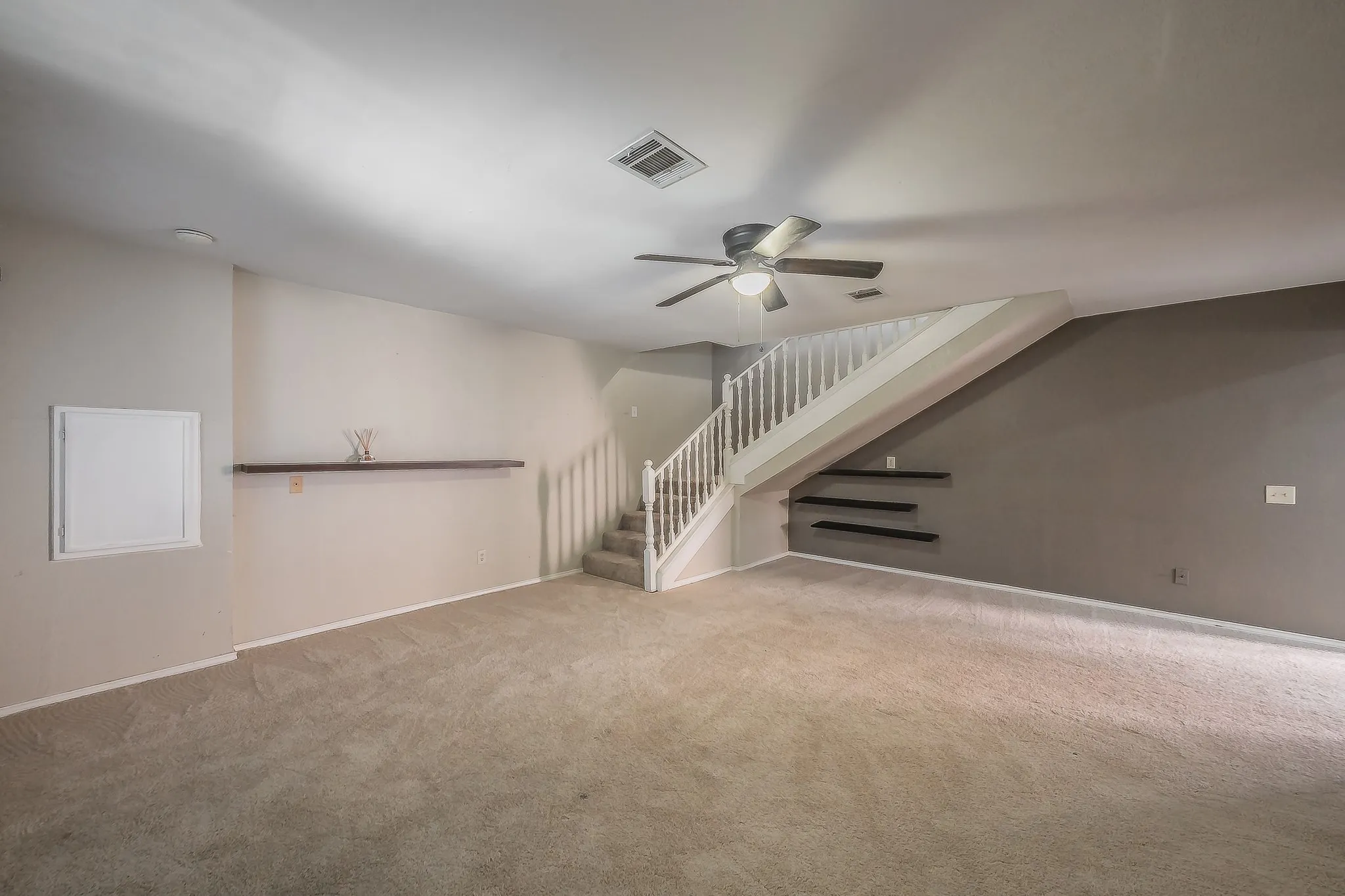 Single Family Residence For Sale in Denton County , 1322 Overlook Drive, Lewisville, Texas 75067, 3 Bedroom, 2 Bathroom, Garage spaces, 1,943 Sqft, built in 1987, mls#21360273, Real Estate Agent in Lewisville, Homes For Sale in Denton county, Homes For Sale in Lewisville, Realtor in Lewisville Texas, Real Estate Brokerage Independent Realty Texas, Luminita Cordes Realtor