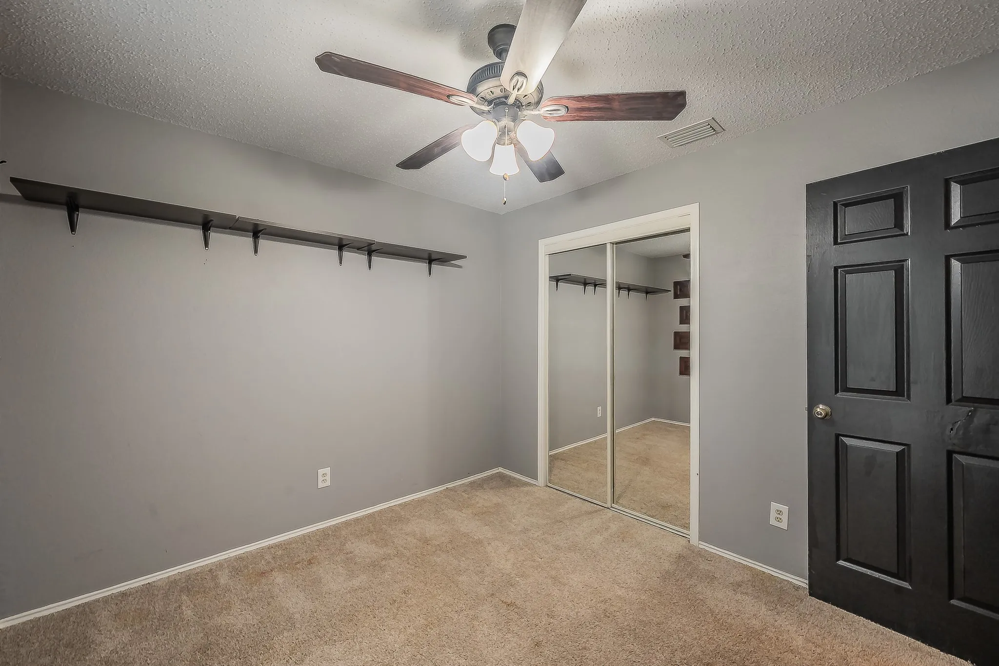 Single Family Residence For Sale in Denton County , 1322 Overlook Drive, Lewisville, Texas 75067, 3 Bedroom, 2 Bathroom, Garage spaces, 1,943 Sqft, built in 1987, mls#21360273, Real Estate Agent in Lewisville, Homes For Sale in Denton county, Homes For Sale in Lewisville, Realtor in Lewisville Texas, Real Estate Brokerage Independent Realty Texas, Luminita Cordes Realtor