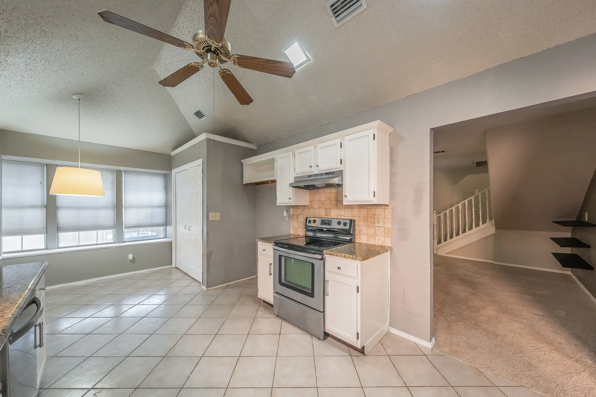 Single Family Residence For Sale in Denton County , 1322 Overlook Drive, Lewisville, Texas 75067, 3 Bedroom, 2 Bathroom, Garage spaces, 1,943 Sqft, built in 1987, mls#21360273, Real Estate Agent in Lewisville, Homes For Sale in Denton county, Homes For Sale in Lewisville, Realtor in Lewisville Texas, Real Estate Brokerage Independent Realty Texas, Luminita Cordes Realtor