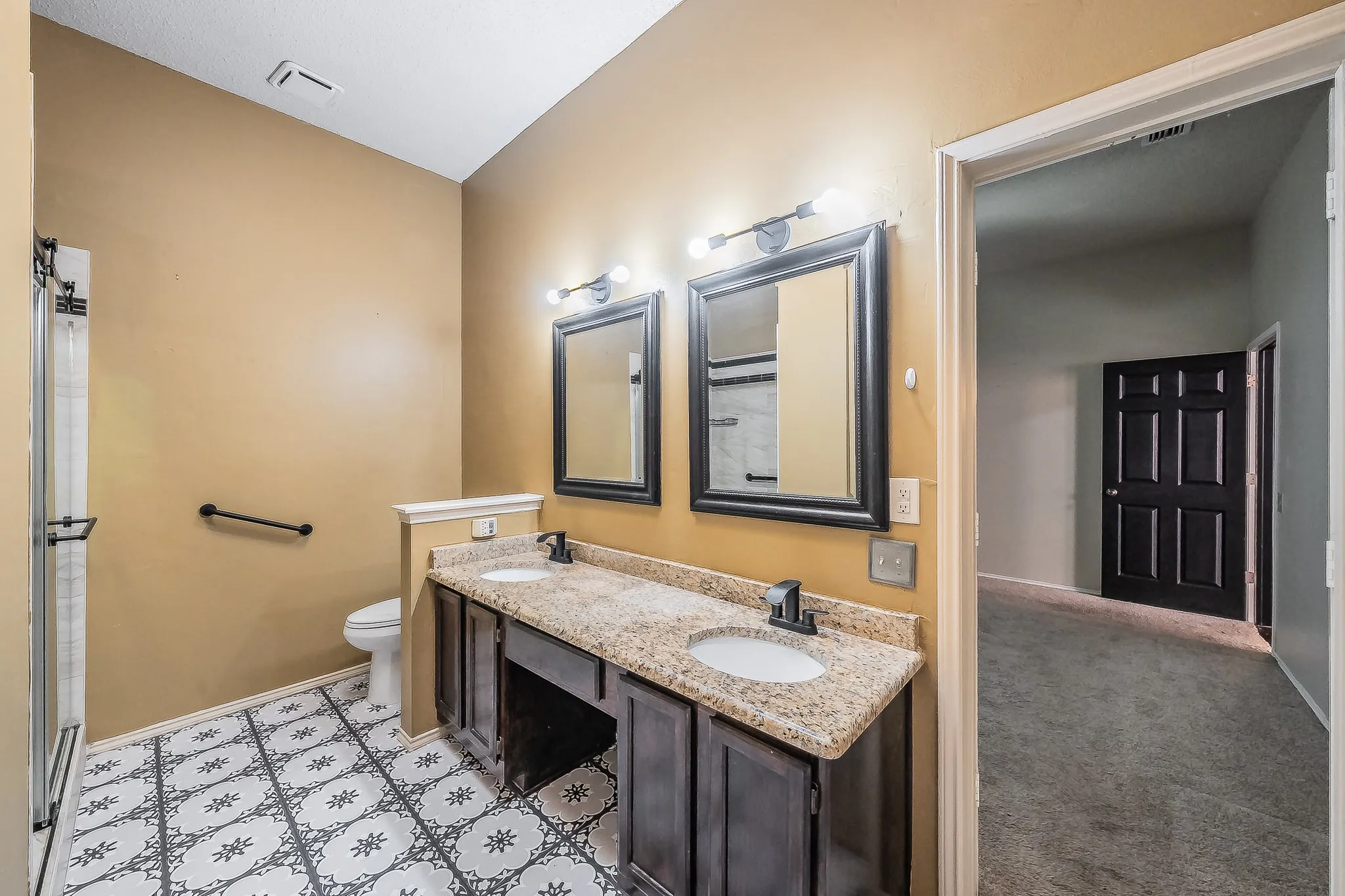 Single Family Residence For Sale in Denton County , 1322 Overlook Drive, Lewisville, Texas 75067, 3 Bedroom, 2 Bathroom, Garage spaces, 1,943 Sqft, built in 1987, mls#21360273, Real Estate Agent in Lewisville, Homes For Sale in Denton county, Homes For Sale in Lewisville, Realtor in Lewisville Texas, Real Estate Brokerage Independent Realty Texas, Luminita Cordes Realtor