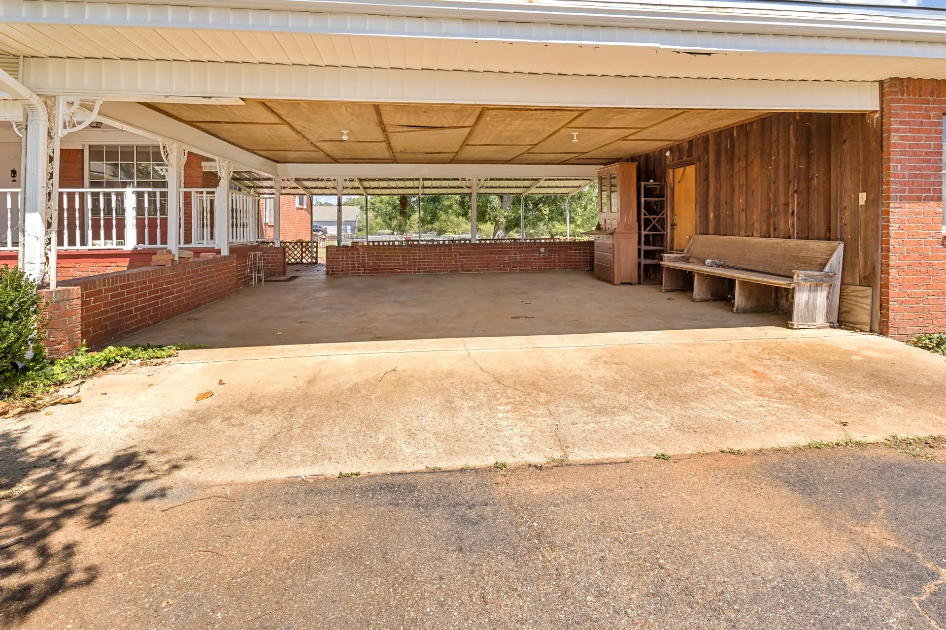 Single Family Residence For Sale in Cass County , 717 E FIRST Street, Hughes Springs, Texas 75656, 4 Bedroom, 2 Bathroom, Garage spaces, 3,034 Sqft, built in 1960, mls#21361688, Real Estate Agent in Hughes Springs, Homes For Sale in Cass county, Homes For Sale in Hughes Springs, Realtor in Hughes Springs Texas, Real Estate Brokerage Independent Realty Texas, Luminita Cordes Realtor