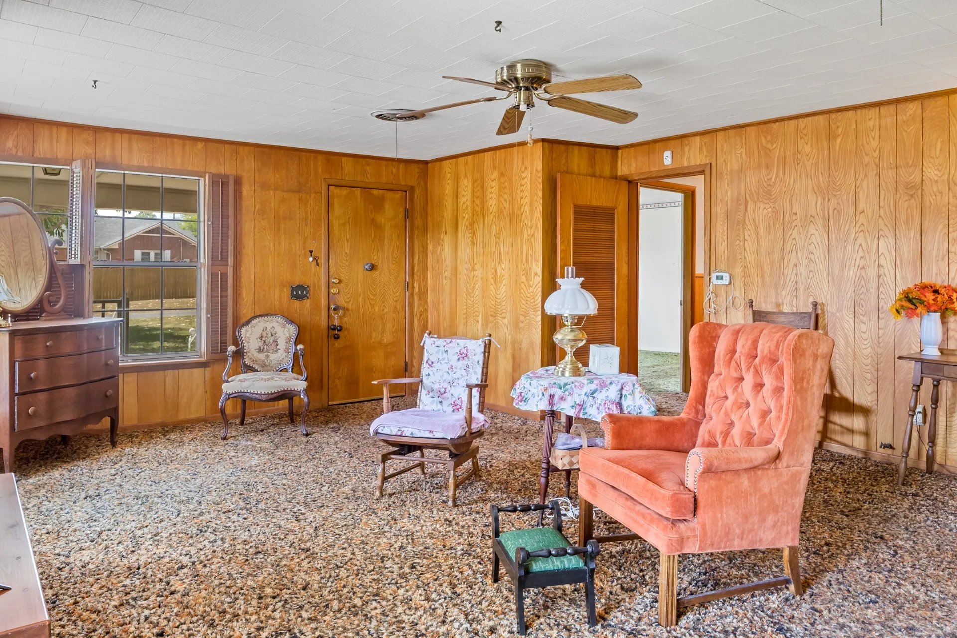 Single Family Residence For Sale in Cass County , 717 E FIRST Street, Hughes Springs, Texas 75656, 4 Bedroom, 2 Bathroom, Garage spaces, 3,034 Sqft, built in 1960, mls#21361688, Real Estate Agent in Hughes Springs, Homes For Sale in Cass county, Homes For Sale in Hughes Springs, Realtor in Hughes Springs Texas, Real Estate Brokerage Independent Realty Texas, Luminita Cordes Realtor