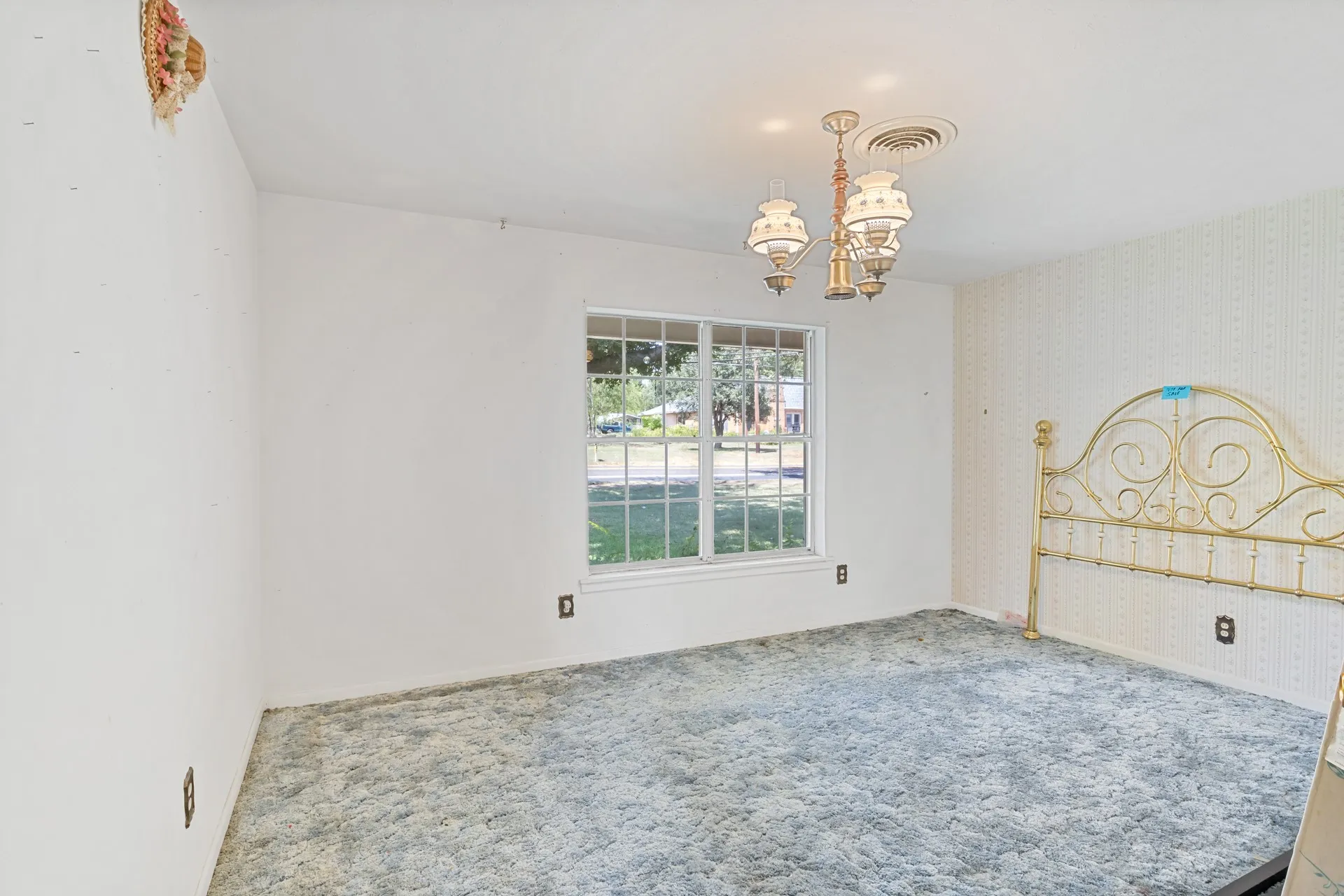 Single Family Residence For Sale in Cass County , 717 E FIRST Street, Hughes Springs, Texas 75656, 4 Bedroom, 2 Bathroom, Garage spaces, 3,034 Sqft, built in 1960, mls#21361688, Real Estate Agent in Hughes Springs, Homes For Sale in Cass county, Homes For Sale in Hughes Springs, Realtor in Hughes Springs Texas, Real Estate Brokerage Independent Realty Texas, Luminita Cordes Realtor