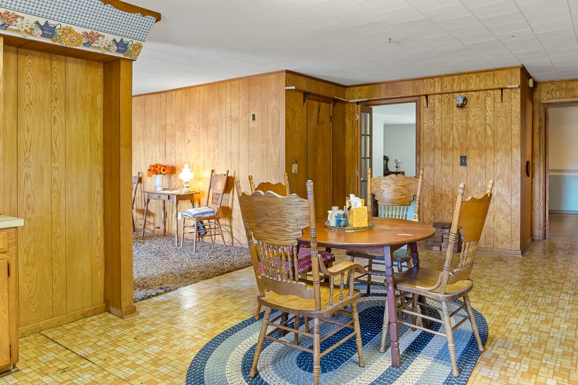 Single Family Residence For Sale in Cass County , 717 E FIRST Street, Hughes Springs, Texas 75656, 4 Bedroom, 2 Bathroom, Garage spaces, 3,034 Sqft, built in 1960, mls#21361688, Real Estate Agent in Hughes Springs, Homes For Sale in Cass county, Homes For Sale in Hughes Springs, Realtor in Hughes Springs Texas, Real Estate Brokerage Independent Realty Texas, Luminita Cordes Realtor