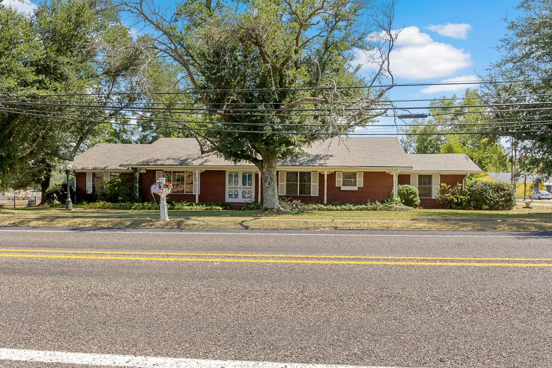 Single Family Residence For Sale in Cass County , 717 E FIRST Street, Hughes Springs, Texas 75656, 4 Bedroom, 2 Bathroom, Garage spaces, 3,034 Sqft, built in 1960, mls#21361688, Real Estate Agent in Hughes Springs, Homes For Sale in Cass county, Homes For Sale in Hughes Springs, Realtor in Hughes Springs Texas, Real Estate Brokerage Independent Realty Texas, Luminita Cordes Realtor