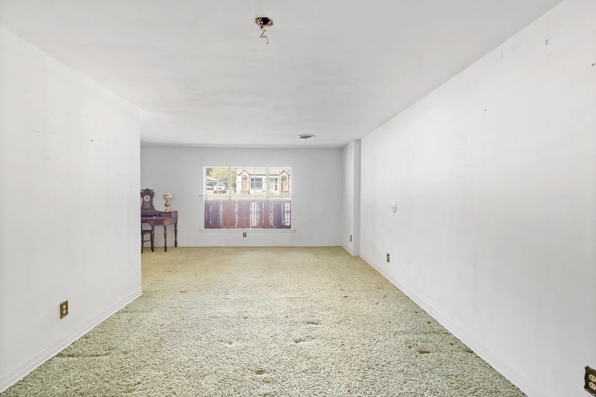 Single Family Residence For Sale in Cass County , 717 E FIRST Street, Hughes Springs, Texas 75656, 4 Bedroom, 2 Bathroom, Garage spaces, 3,034 Sqft, built in 1960, mls#21361688, Real Estate Agent in Hughes Springs, Homes For Sale in Cass county, Homes For Sale in Hughes Springs, Realtor in Hughes Springs Texas, Real Estate Brokerage Independent Realty Texas, Luminita Cordes Realtor