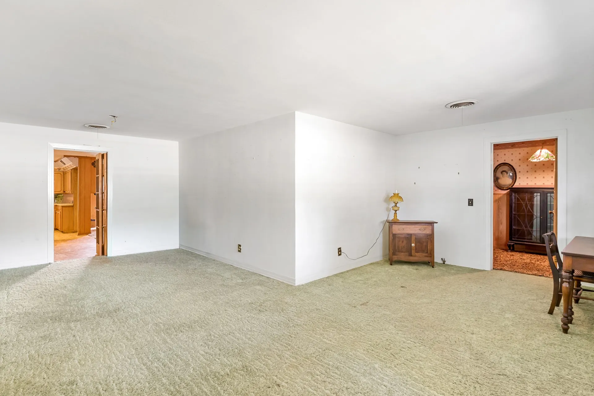 Single Family Residence For Sale in Cass County , 717 E FIRST Street, Hughes Springs, Texas 75656, 4 Bedroom, 2 Bathroom, Garage spaces, 3,034 Sqft, built in 1960, mls#21361688, Real Estate Agent in Hughes Springs, Homes For Sale in Cass county, Homes For Sale in Hughes Springs, Realtor in Hughes Springs Texas, Real Estate Brokerage Independent Realty Texas, Luminita Cordes Realtor