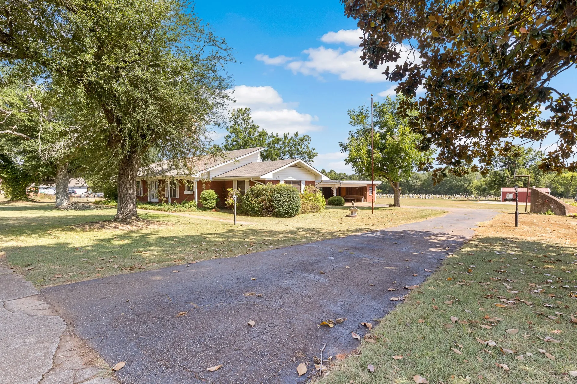 Single Family Residence For Sale in Cass County , 717 E FIRST Street, Hughes Springs, Texas 75656, 4 Bedroom, 2 Bathroom, Garage spaces, 3,034 Sqft, built in 1960, mls#21361688, Real Estate Agent in Hughes Springs, Homes For Sale in Cass county, Homes For Sale in Hughes Springs, Realtor in Hughes Springs Texas, Real Estate Brokerage Independent Realty Texas, Luminita Cordes Realtor