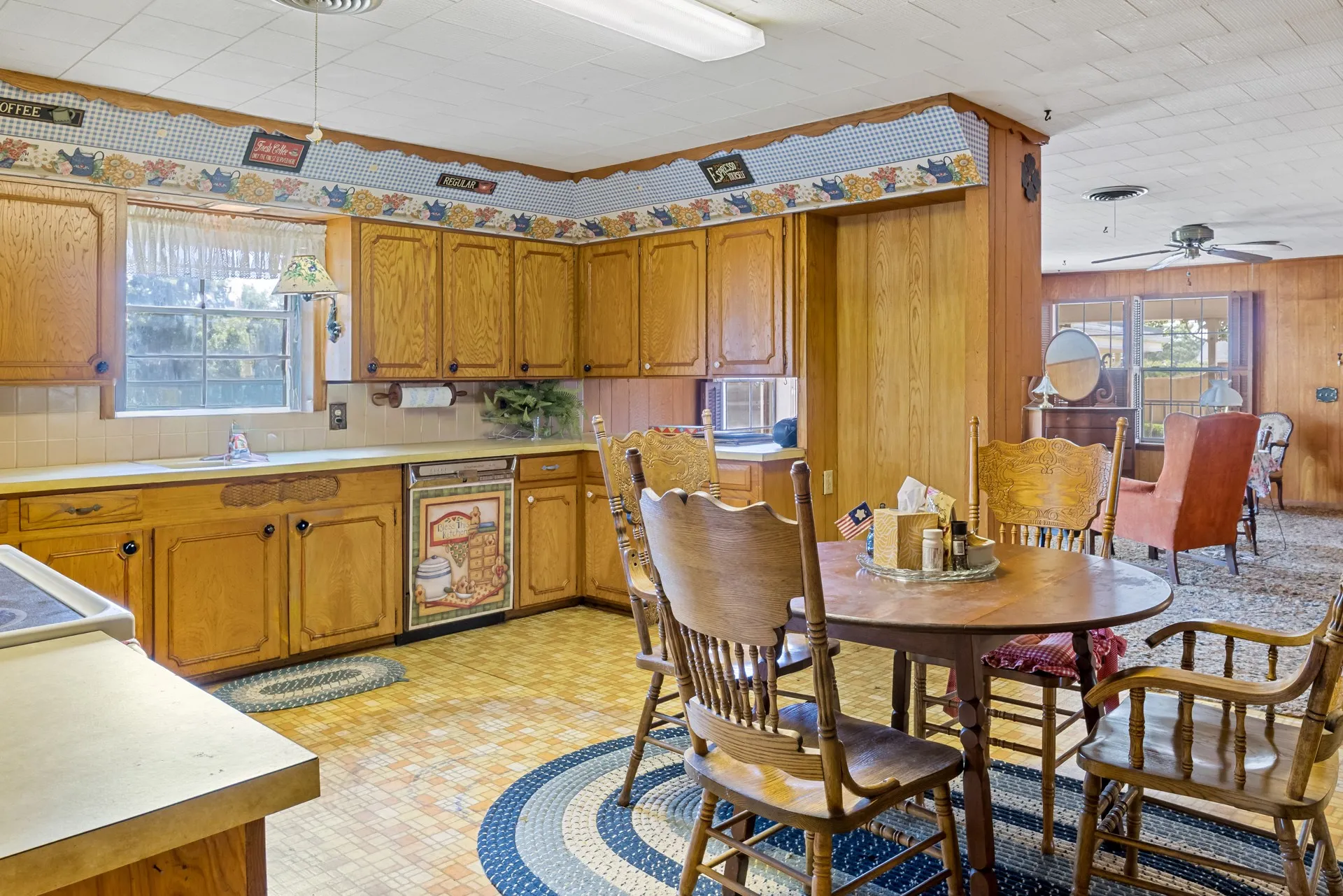 Single Family Residence For Sale in Cass County , 717 E FIRST Street, Hughes Springs, Texas 75656, 4 Bedroom, 2 Bathroom, Garage spaces, 3,034 Sqft, built in 1960, mls#21361688, Real Estate Agent in Hughes Springs, Homes For Sale in Cass county, Homes For Sale in Hughes Springs, Realtor in Hughes Springs Texas, Real Estate Brokerage Independent Realty Texas, Luminita Cordes Realtor