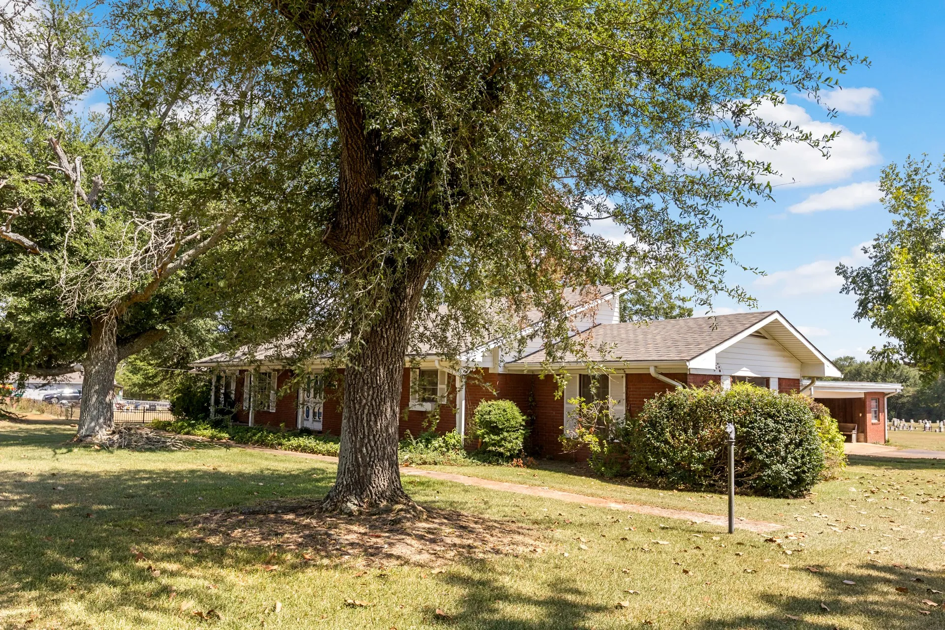 Single Family Residence For Sale in Cass County , 717 E FIRST Street, Hughes Springs, Texas 75656, 4 Bedroom, 2 Bathroom, Garage spaces, 3,034 Sqft, built in 1960, mls#21361688, Real Estate Agent in Hughes Springs, Homes For Sale in Cass county, Homes For Sale in Hughes Springs, Realtor in Hughes Springs Texas, Real Estate Brokerage Independent Realty Texas, Luminita Cordes Realtor