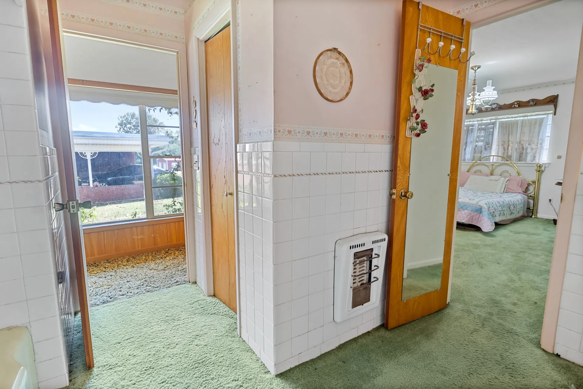 Single Family Residence For Sale in Cass County , 717 E FIRST Street, Hughes Springs, Texas 75656, 4 Bedroom, 2 Bathroom, Garage spaces, 3,034 Sqft, built in 1960, mls#21361688, Real Estate Agent in Hughes Springs, Homes For Sale in Cass county, Homes For Sale in Hughes Springs, Realtor in Hughes Springs Texas, Real Estate Brokerage Independent Realty Texas, Luminita Cordes Realtor