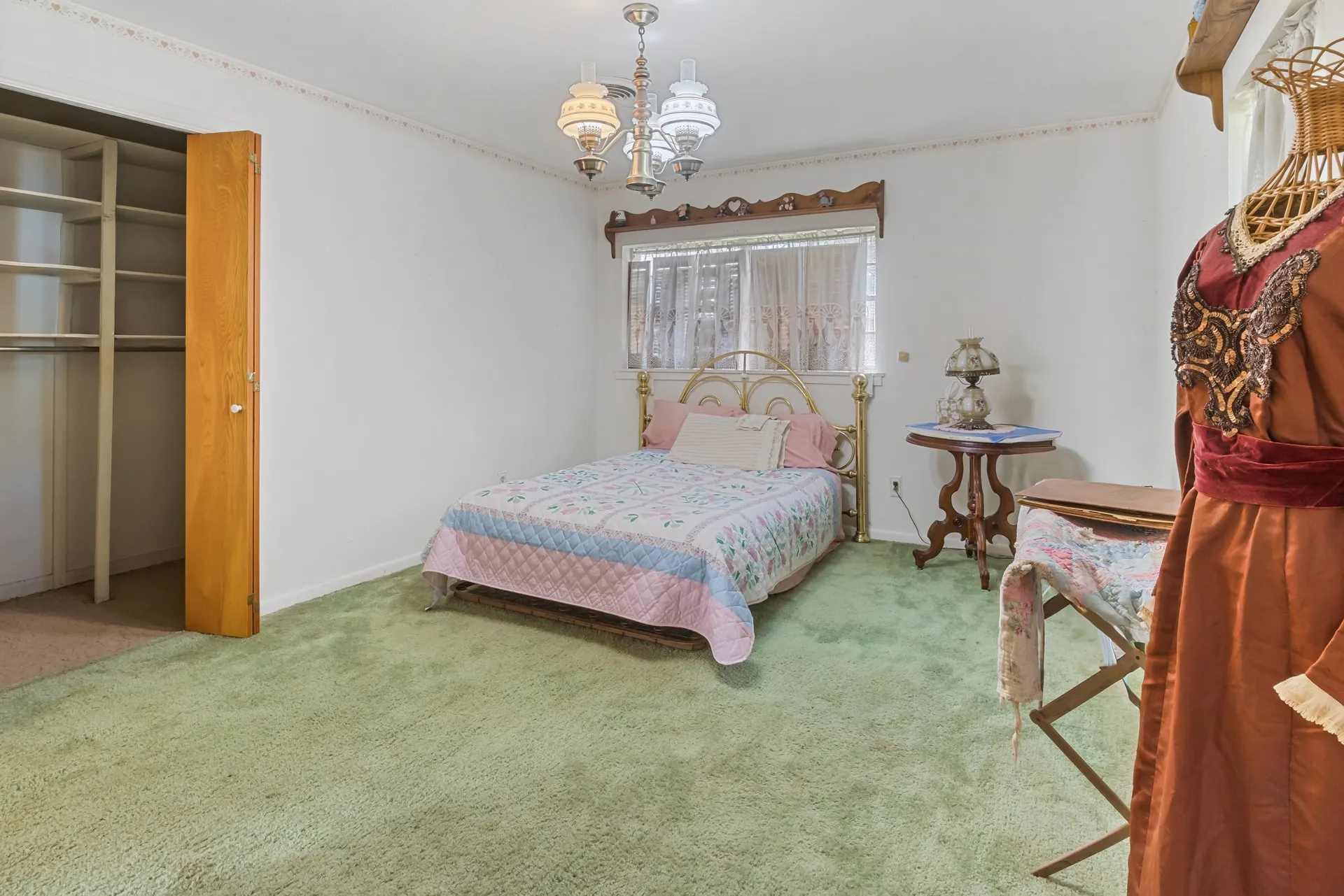 Single Family Residence For Sale in Cass County , 717 E FIRST Street, Hughes Springs, Texas 75656, 4 Bedroom, 2 Bathroom, Garage spaces, 3,034 Sqft, built in 1960, mls#21361688, Real Estate Agent in Hughes Springs, Homes For Sale in Cass county, Homes For Sale in Hughes Springs, Realtor in Hughes Springs Texas, Real Estate Brokerage Independent Realty Texas, Luminita Cordes Realtor