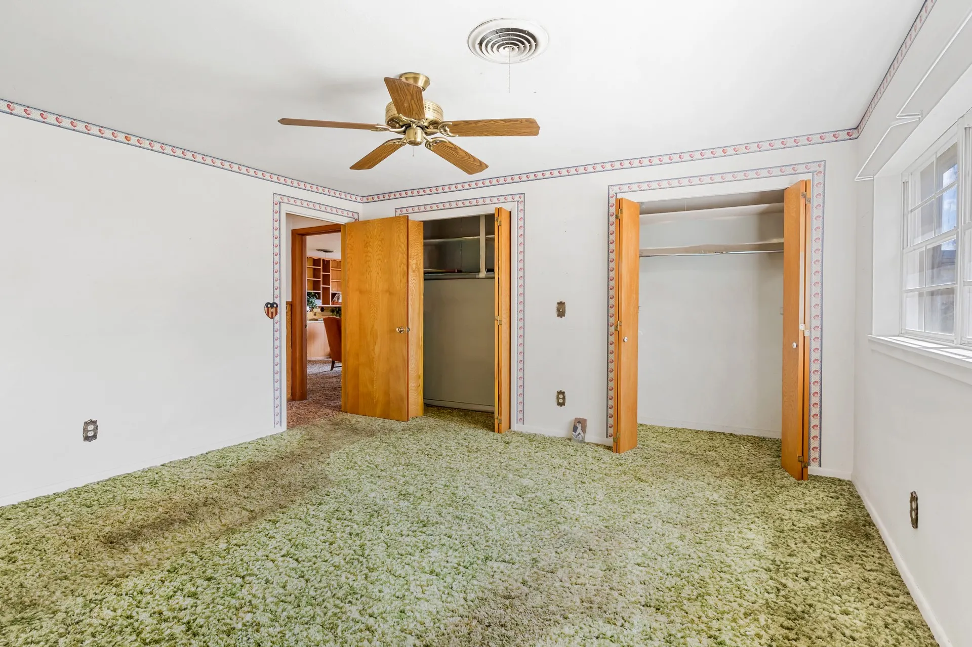 Single Family Residence For Sale in Cass County , 717 E FIRST Street, Hughes Springs, Texas 75656, 4 Bedroom, 2 Bathroom, Garage spaces, 3,034 Sqft, built in 1960, mls#21361688, Real Estate Agent in Hughes Springs, Homes For Sale in Cass county, Homes For Sale in Hughes Springs, Realtor in Hughes Springs Texas, Real Estate Brokerage Independent Realty Texas, Luminita Cordes Realtor