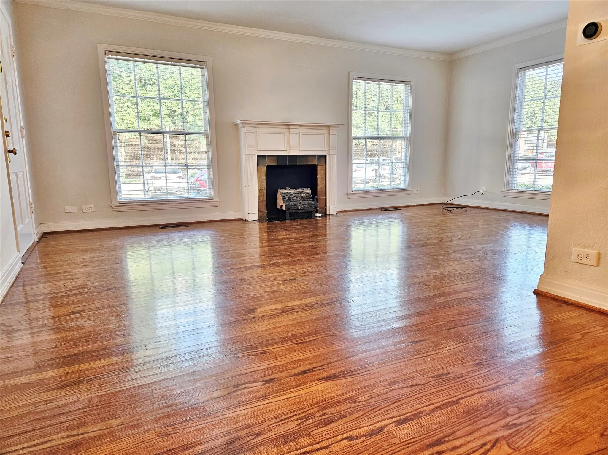 Apartment For Rent in Dallas County , 6904 Westchester Drive 3, University Park, Texas 75205, 1 Bedroom, 1 Bathroom, Garage spaces, 850 Sqft, built in 1941, mls#21361684, Real Estate Agent in University Park, Homes For Rent in Dallas county, Homes For Rent in University Park, Realtor in University Park Texas, Real Estate Brokerage Independent Realty Texas, Luminita Cordes Realtor