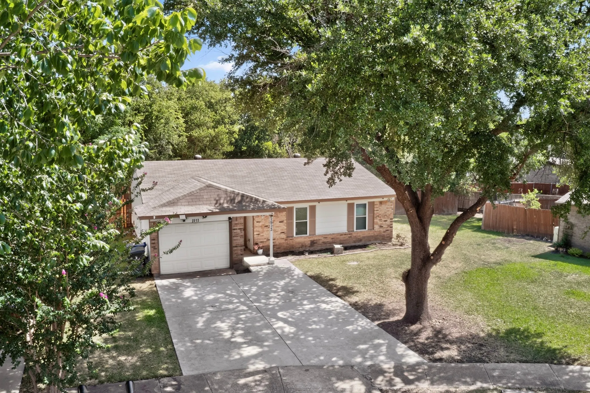 Single Family Residence For Sale in Dallas County , 1513 Pelican Court, Garland, Texas 75040, 3 Bedroom, 2 Bathroom, 1 Garage spaces, 1,150 Sqft, built in 1982, mls#21358818, Real Estate Agent in Garland, Homes For Sale in Dallas county, Homes For Sale in Garland, Realtor in Garland Texas, Real Estate Brokerage Independent Realty Texas, Luminita Cordes Realtor