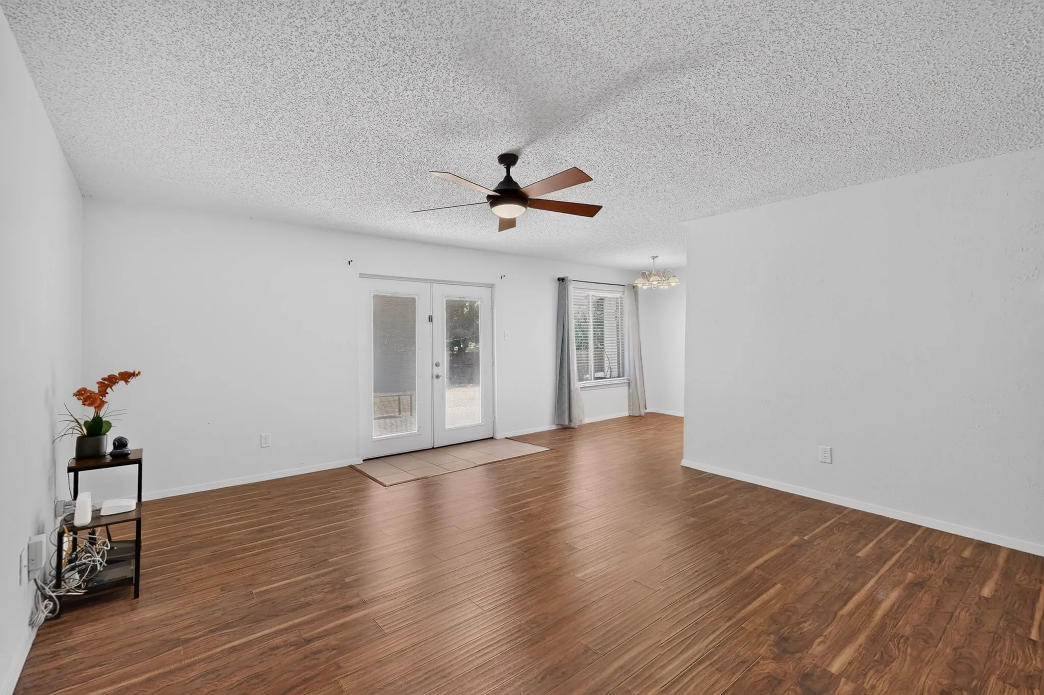 Single Family Residence For Sale in Dallas County , 1513 Pelican Court, Garland, Texas 75040, 3 Bedroom, 2 Bathroom, 1 Garage spaces, 1,150 Sqft, built in 1982, mls#21358818, Real Estate Agent in Garland, Homes For Sale in Dallas county, Homes For Sale in Garland, Realtor in Garland Texas, Real Estate Brokerage Independent Realty Texas, Luminita Cordes Realtor