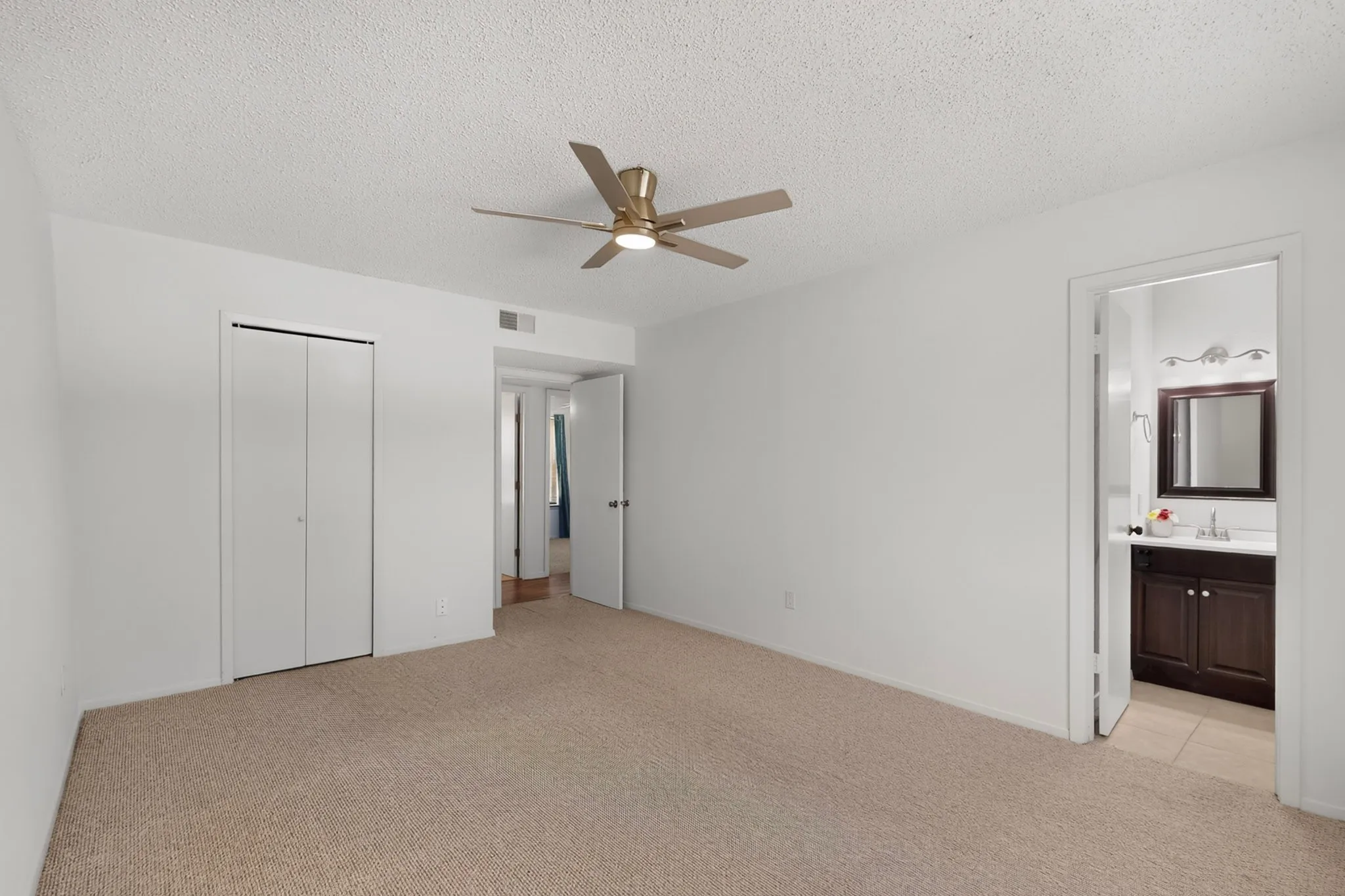 Single Family Residence For Sale in Dallas County , 1513 Pelican Court, Garland, Texas 75040, 3 Bedroom, 2 Bathroom, 1 Garage spaces, 1,150 Sqft, built in 1982, mls#21358818, Real Estate Agent in Garland, Homes For Sale in Dallas county, Homes For Sale in Garland, Realtor in Garland Texas, Real Estate Brokerage Independent Realty Texas, Luminita Cordes Realtor