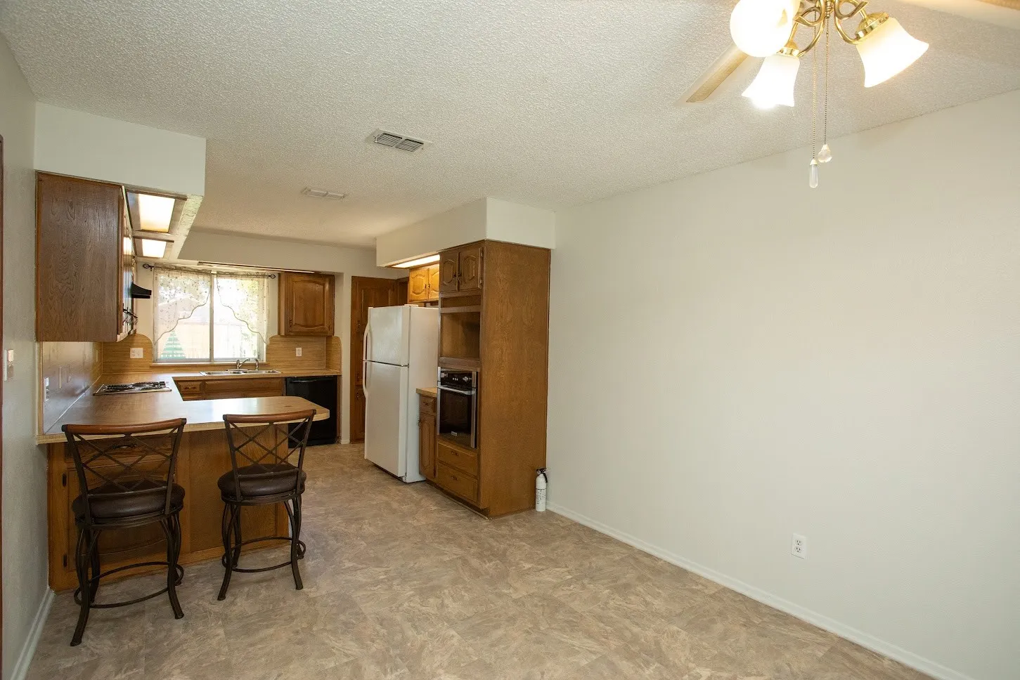 Single Family Residence For Sale in Young County , 1202 Randy Drive Drive, Graham, Texas 76450, 3 Bedroom, 2 Bathroom, 2 Garage spaces, 1,498 Sqft, built in 1986, mls#21358886, Real Estate Agent in Graham, Homes For Sale in Young county, Homes For Sale in Graham, Realtor in Graham Texas, Real Estate Brokerage Independent Realty Texas, Luminita Cordes Realtor
