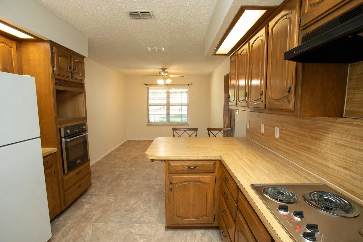 Single Family Residence For Sale in Young County , 1202 Randy Drive Drive, Graham, Texas 76450, 3 Bedroom, 2 Bathroom, 2 Garage spaces, 1,498 Sqft, built in 1986, mls#21358886, Real Estate Agent in Graham, Homes For Sale in Young county, Homes For Sale in Graham, Realtor in Graham Texas, Real Estate Brokerage Independent Realty Texas, Luminita Cordes Realtor